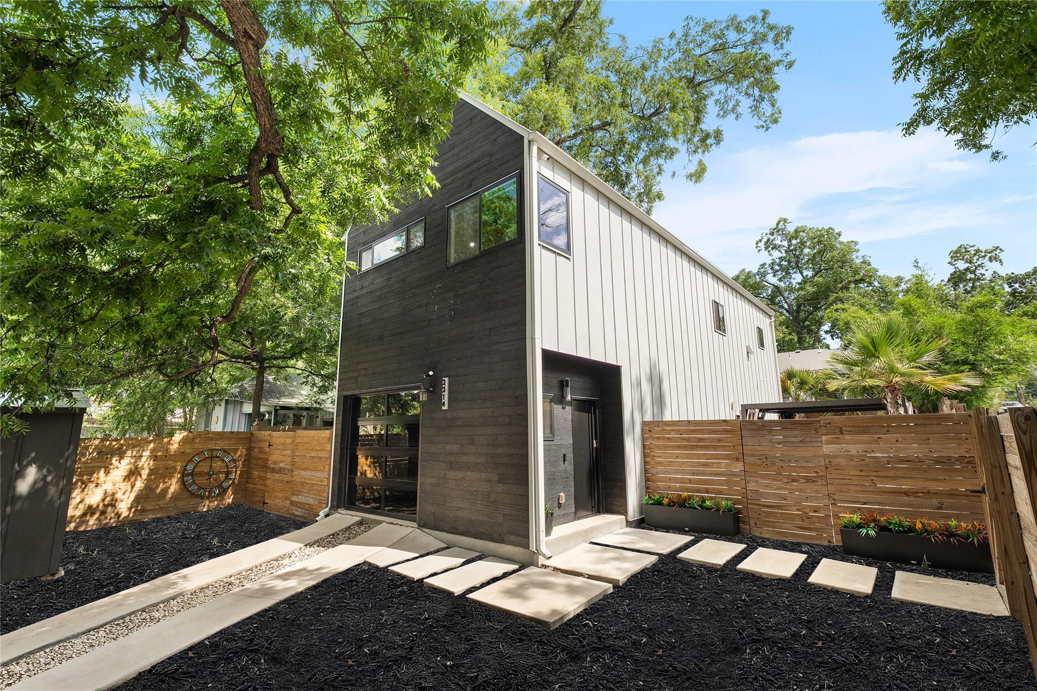 2214 Garden ST #2 — photo 3