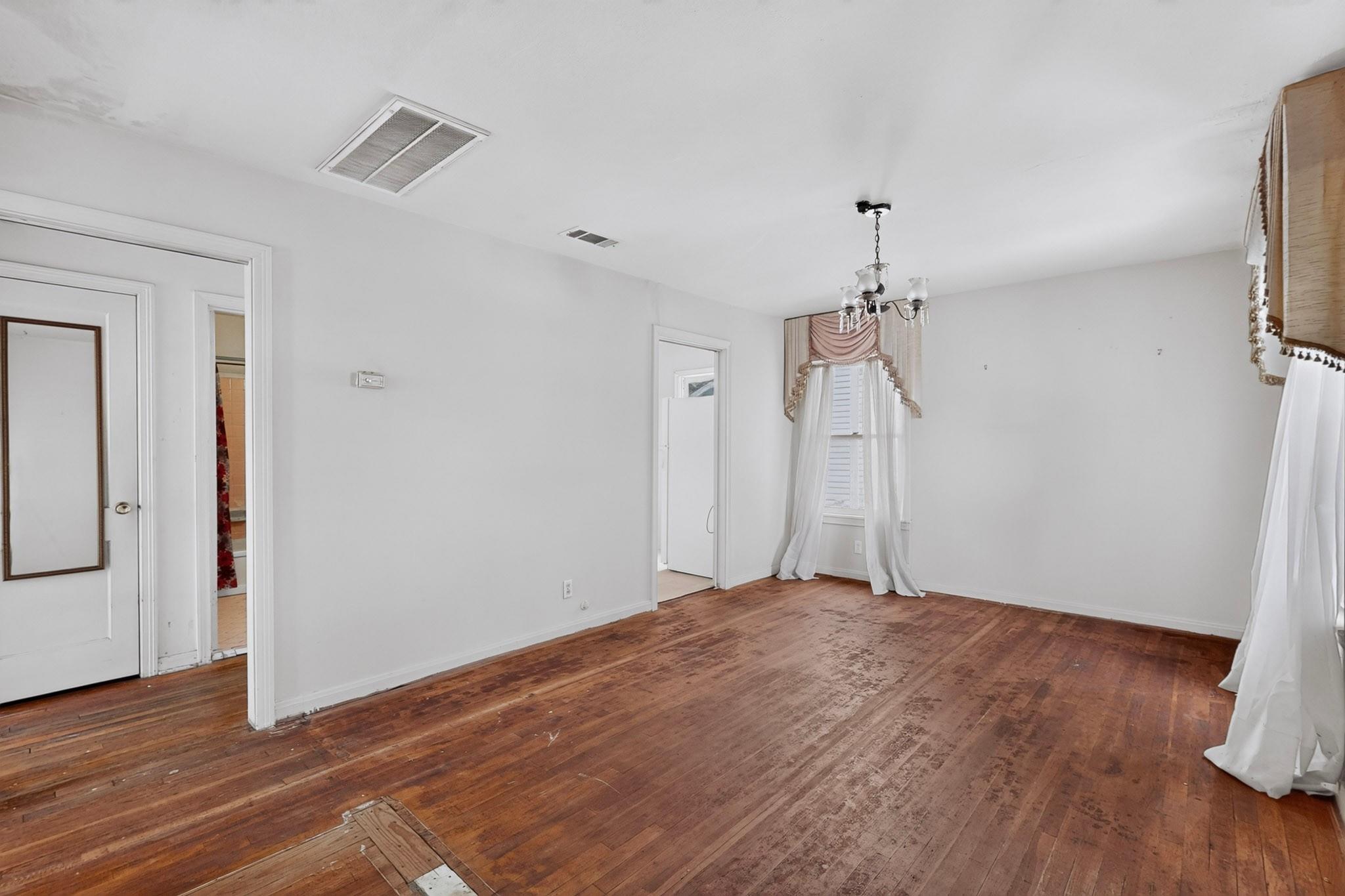 4703 Leslie Ave — photo 5