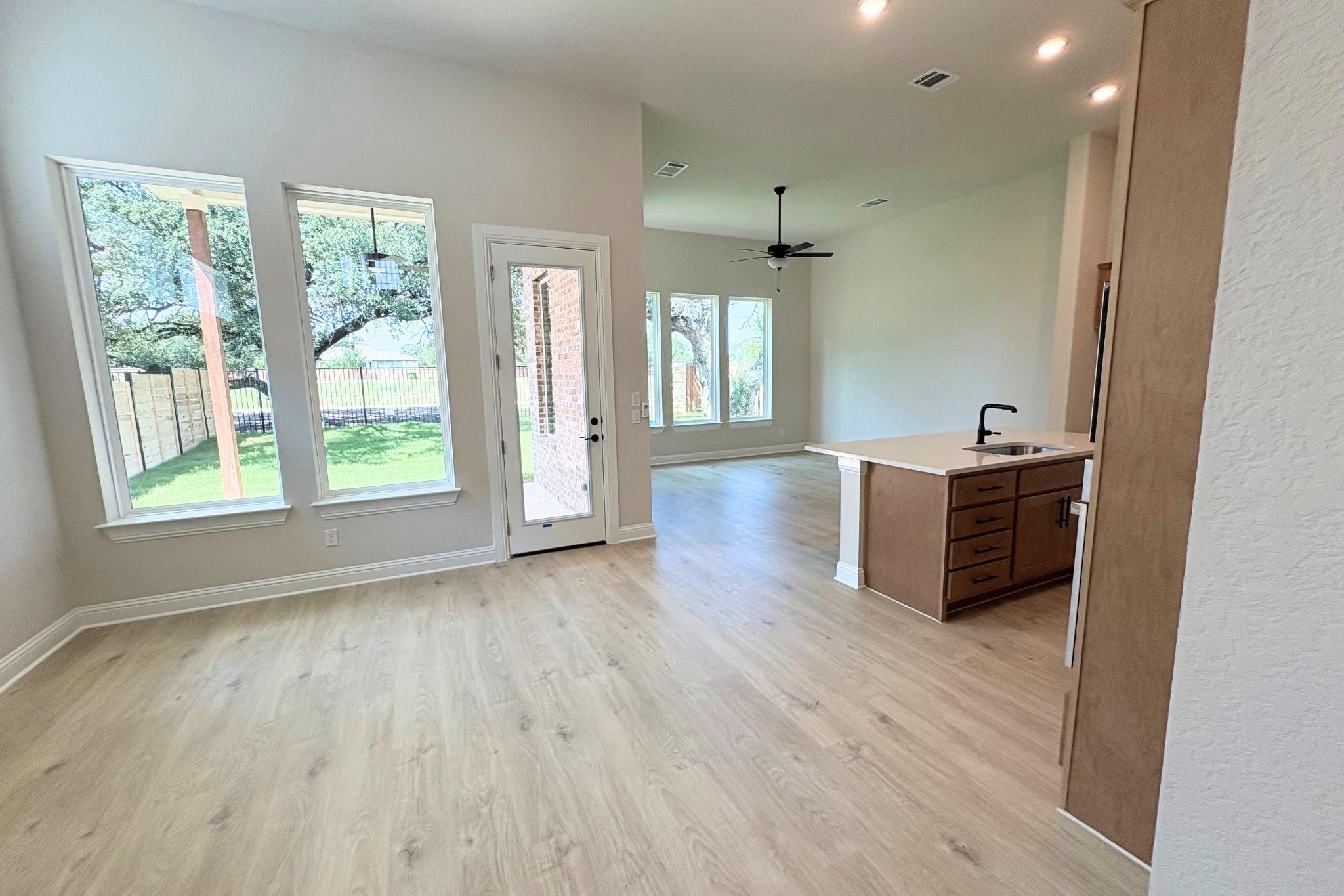 1120 Stonehill DR — photo 3
