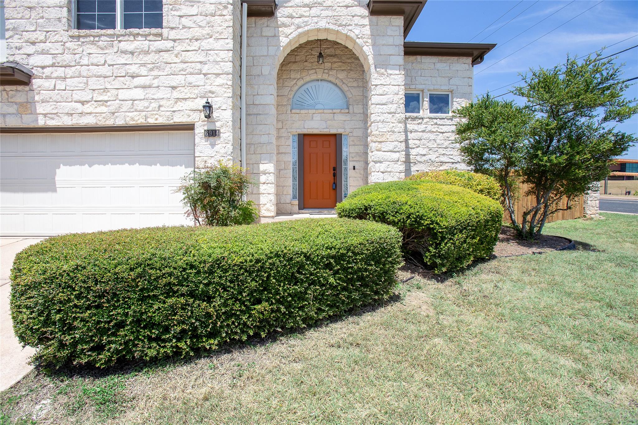 6914 Thorncliffe DR — photo 4