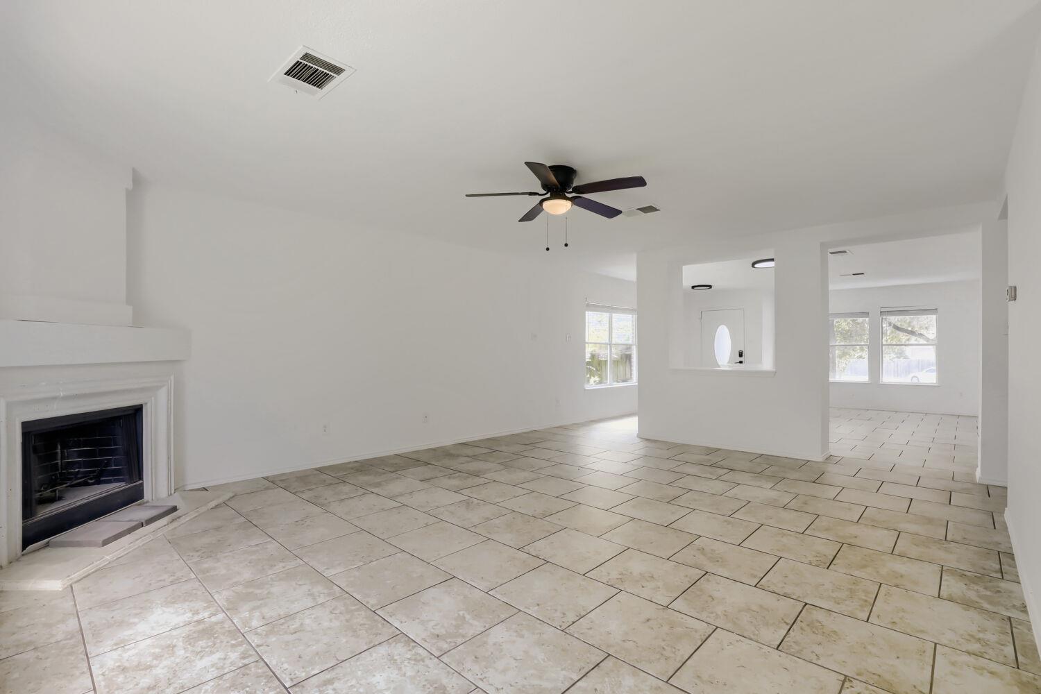 512 Woodford DR — photo 4