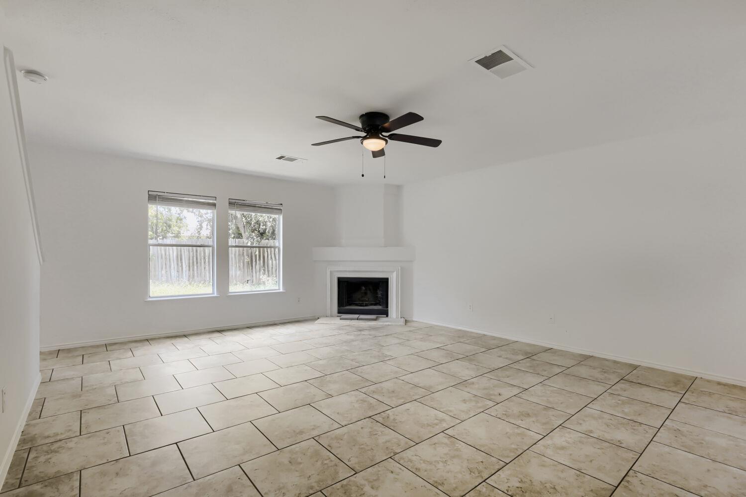 512 Woodford DR — photo 5