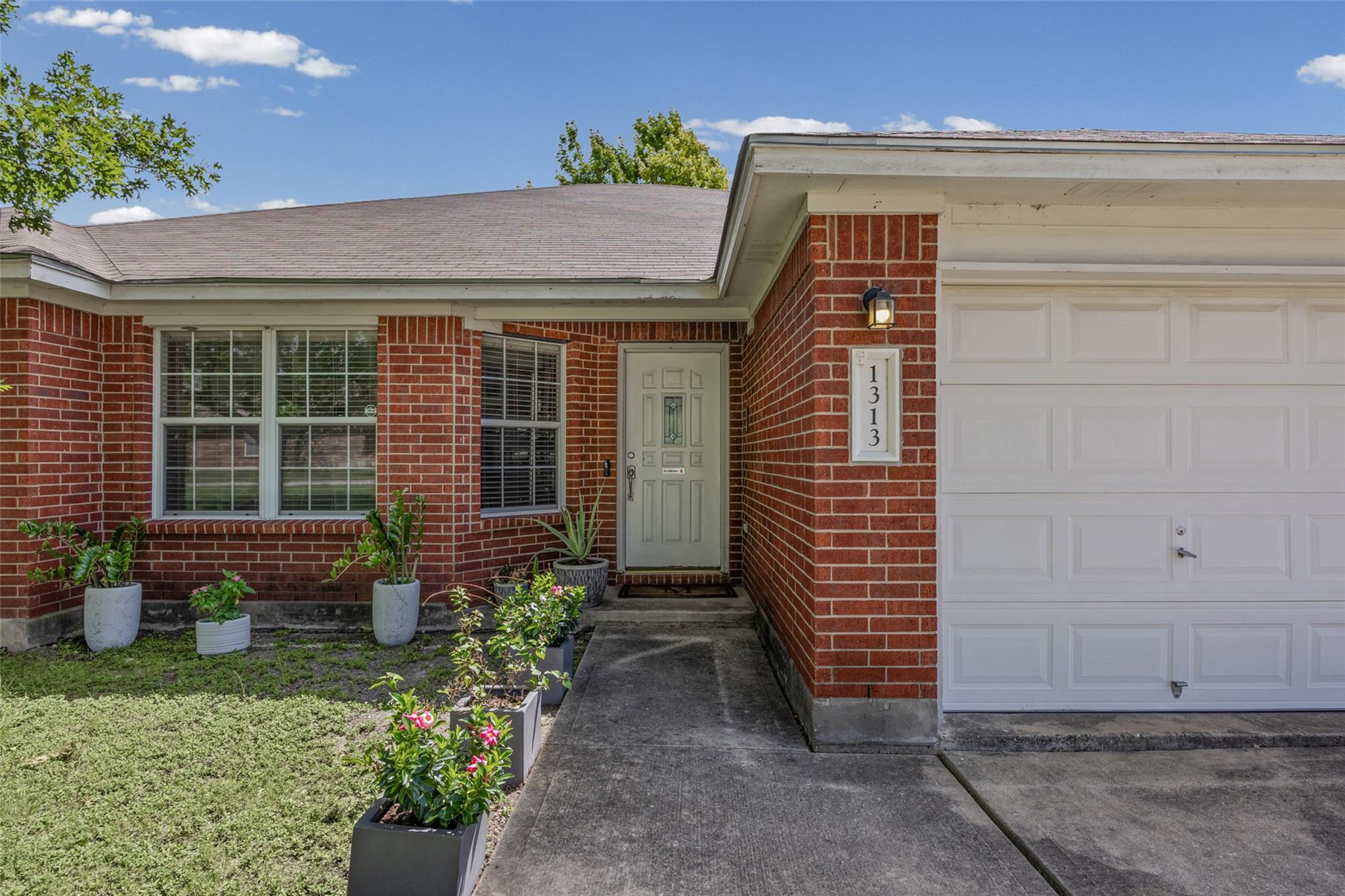 1313 Laurelleaf DR — photo 3