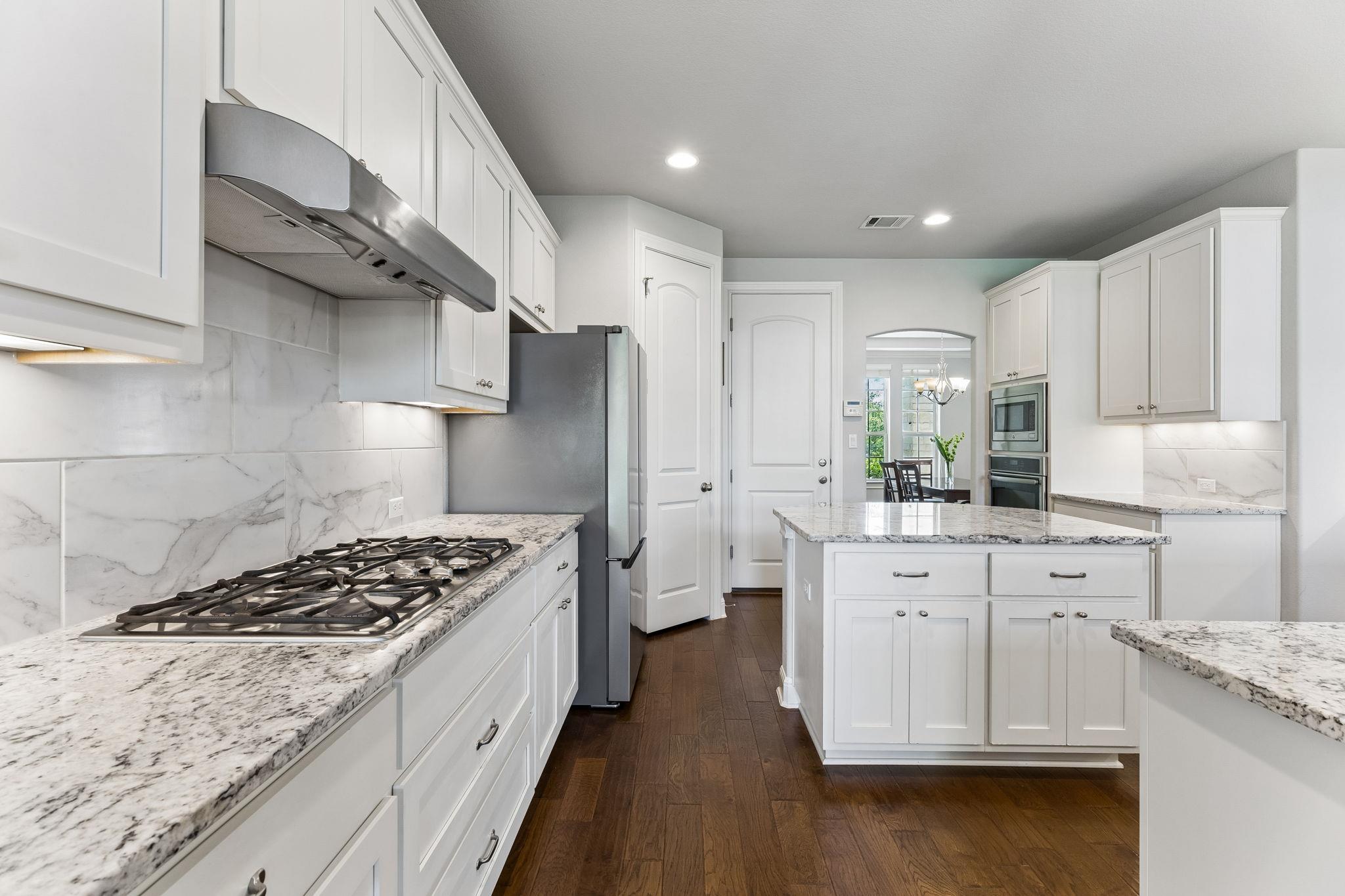642 Jacksdaw DR — photo 3