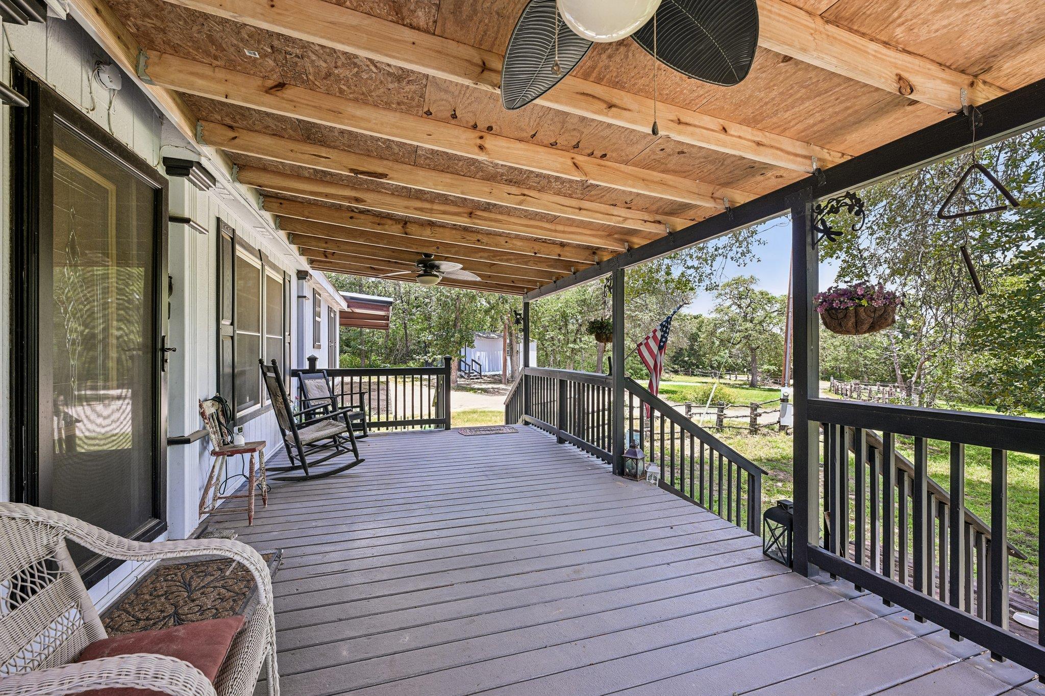 541 Hidden Oaks DR — photo 3