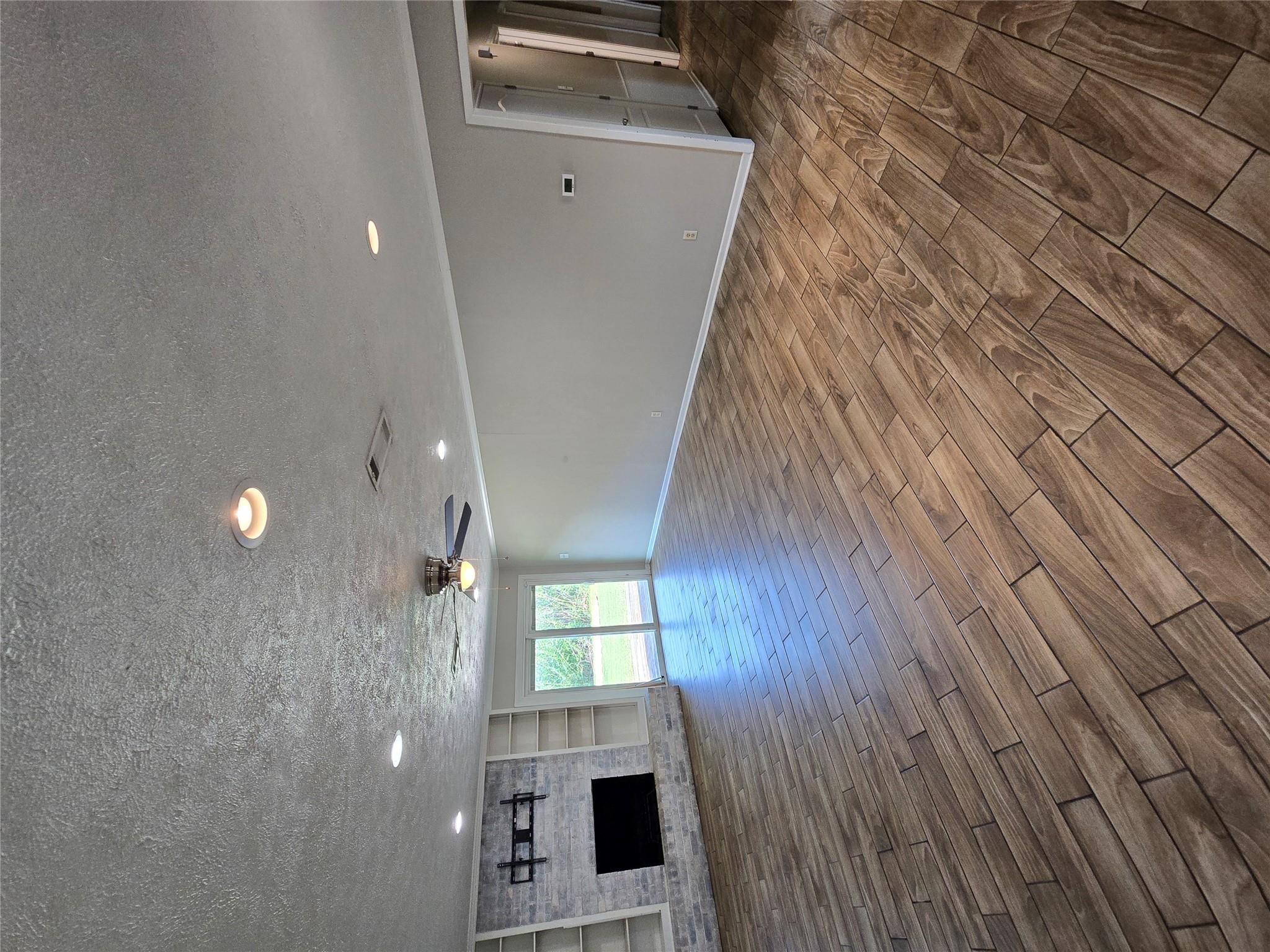 205 Cherokee DR — photo 4