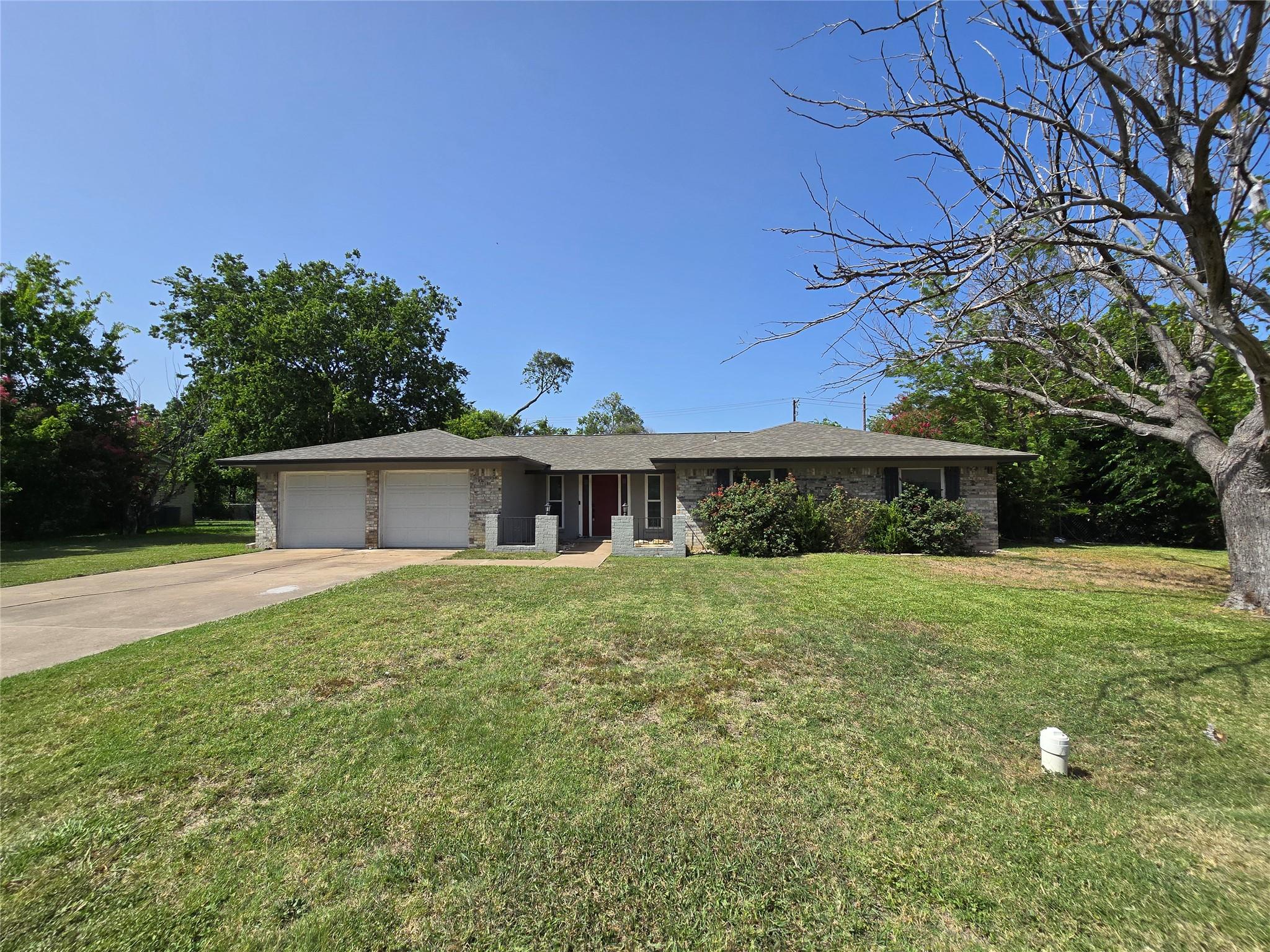 205 Cherokee DR — photo 3