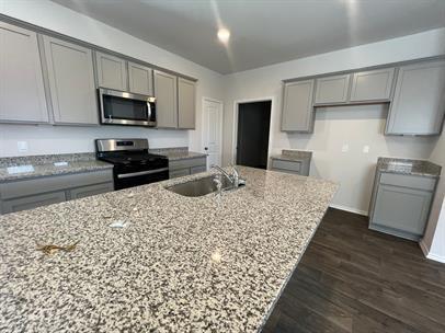 235 Frogmore LOOP — photo 3
