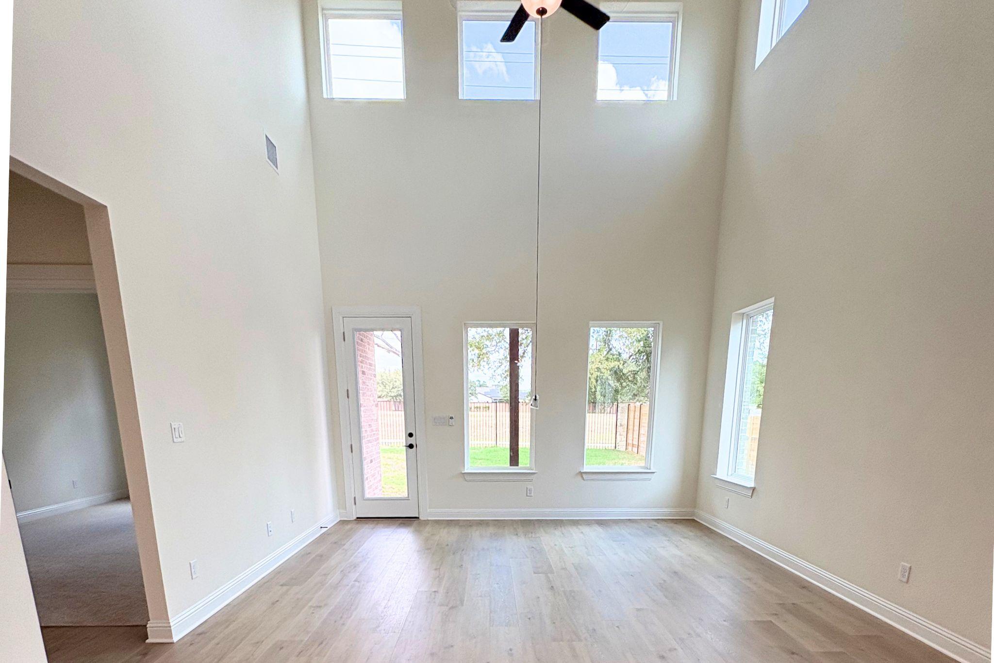 1044 Stonehill DR — photo 4