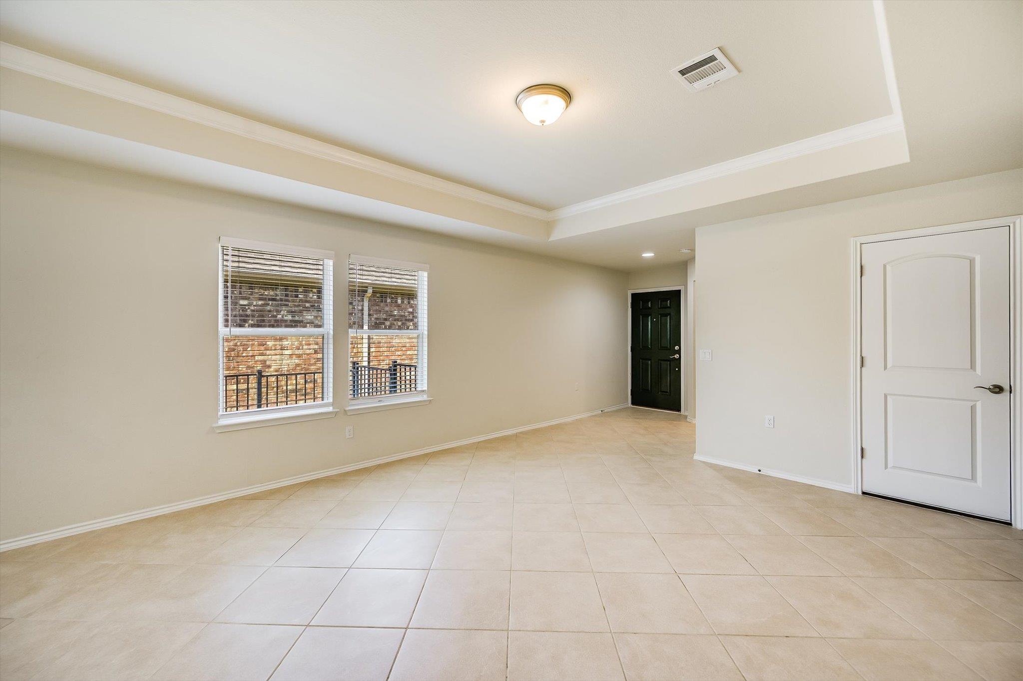 421 Holiday Creek LN — photo 3