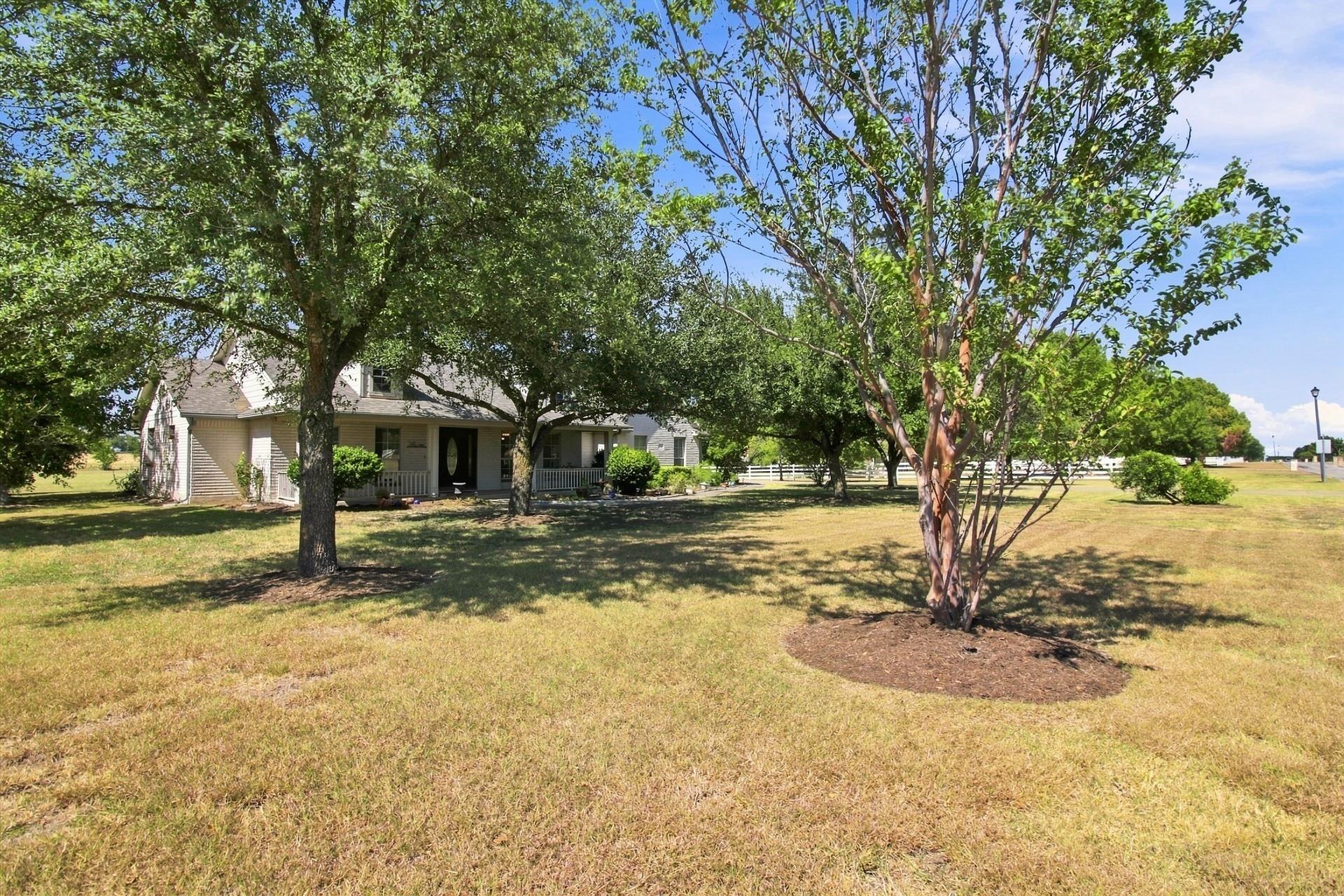 215 Courtnees WAY — photo 5