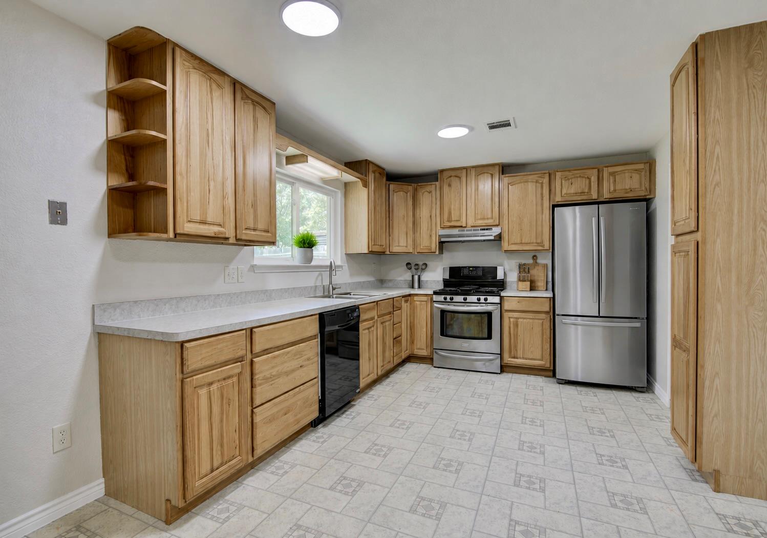 1603 Holstein DR — photo 5