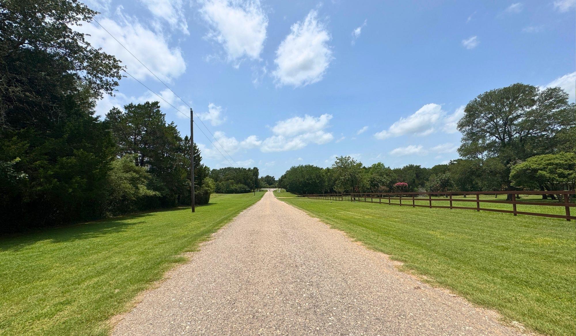 1016 Private Road 7040 — photo 3