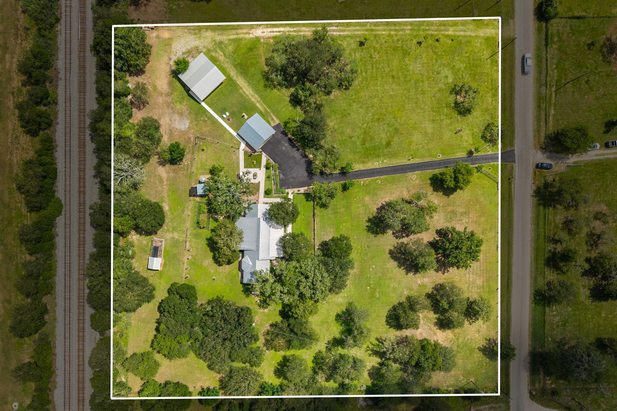 402 Smith RD — photo 4