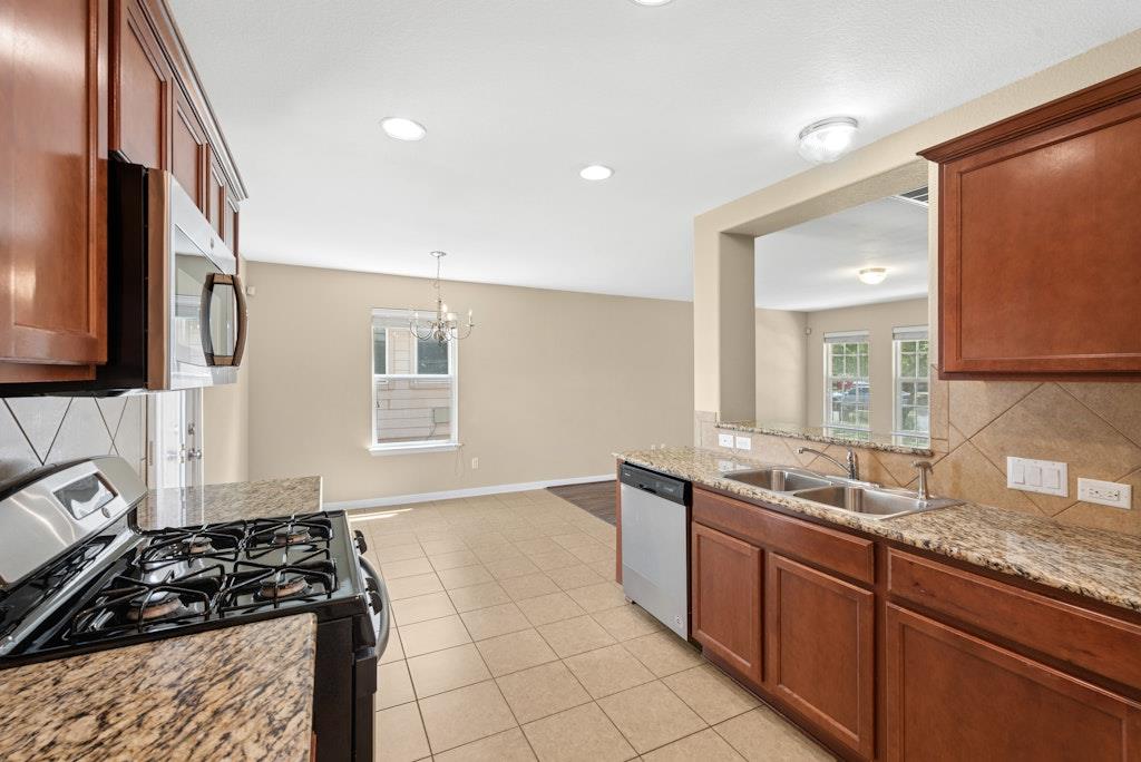 458 Nottingham LOOP — photo 3