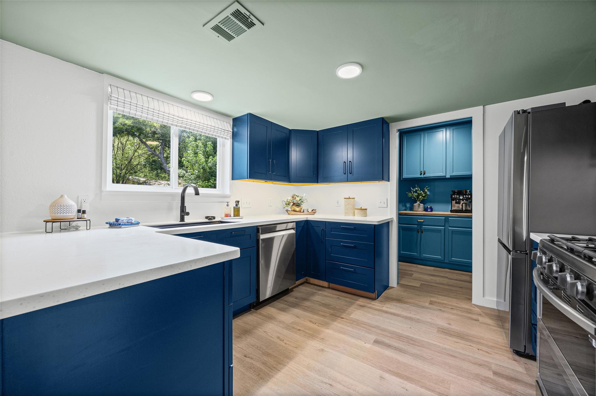 9737 Anderson Village DR — photo 4