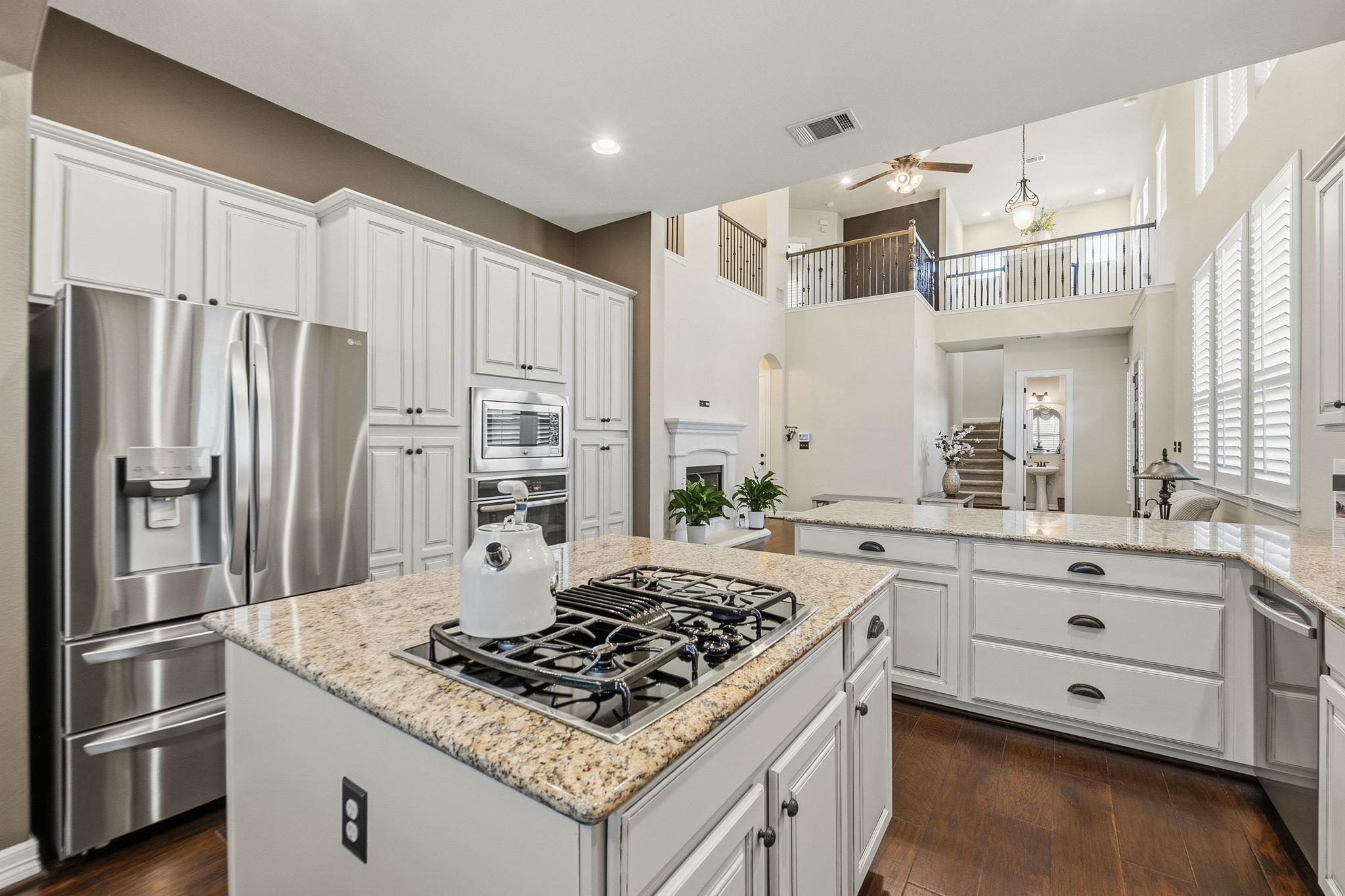 401 Bellagio DR — photo 4