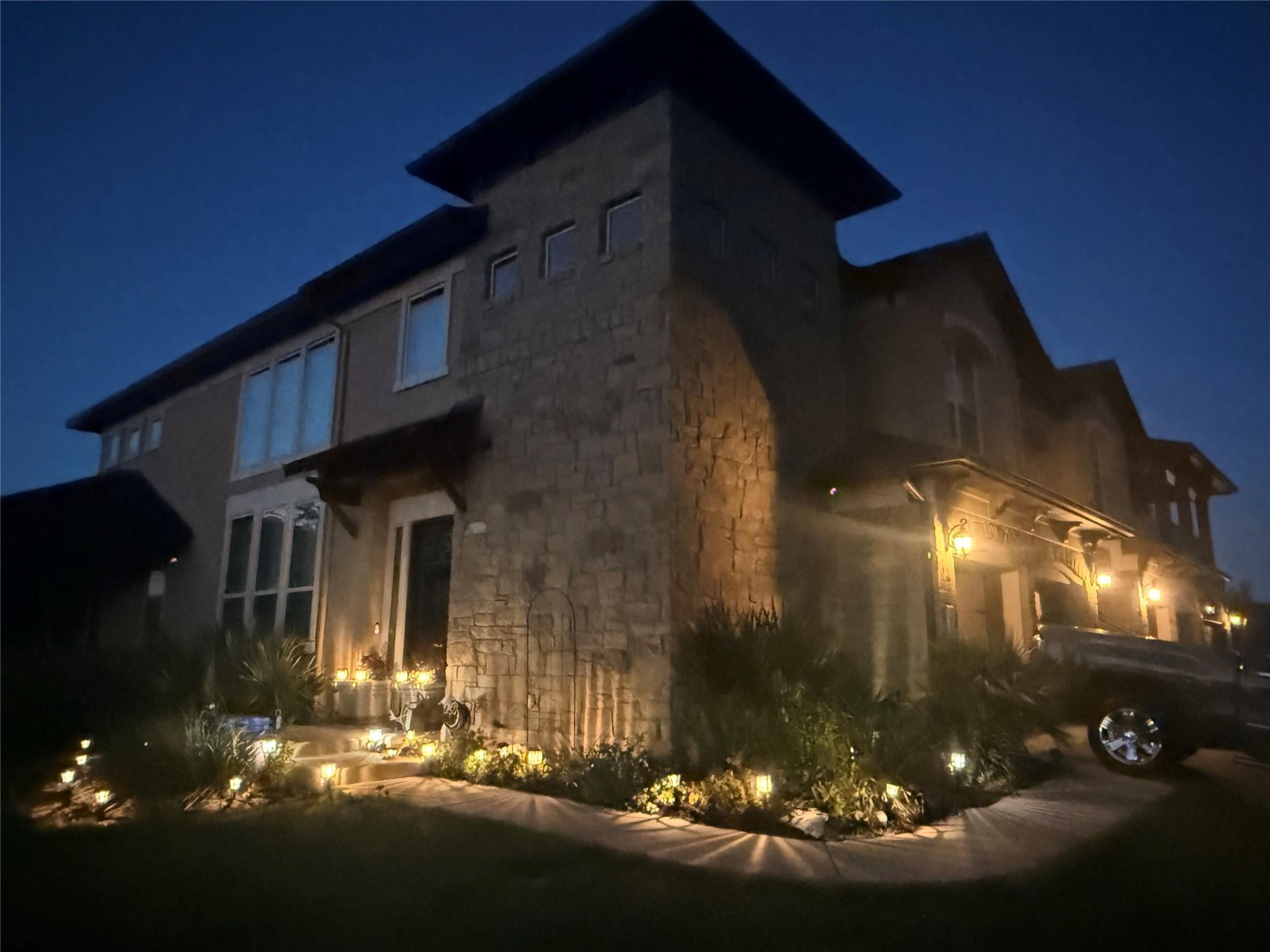 401 Bellagio DR — photo 5