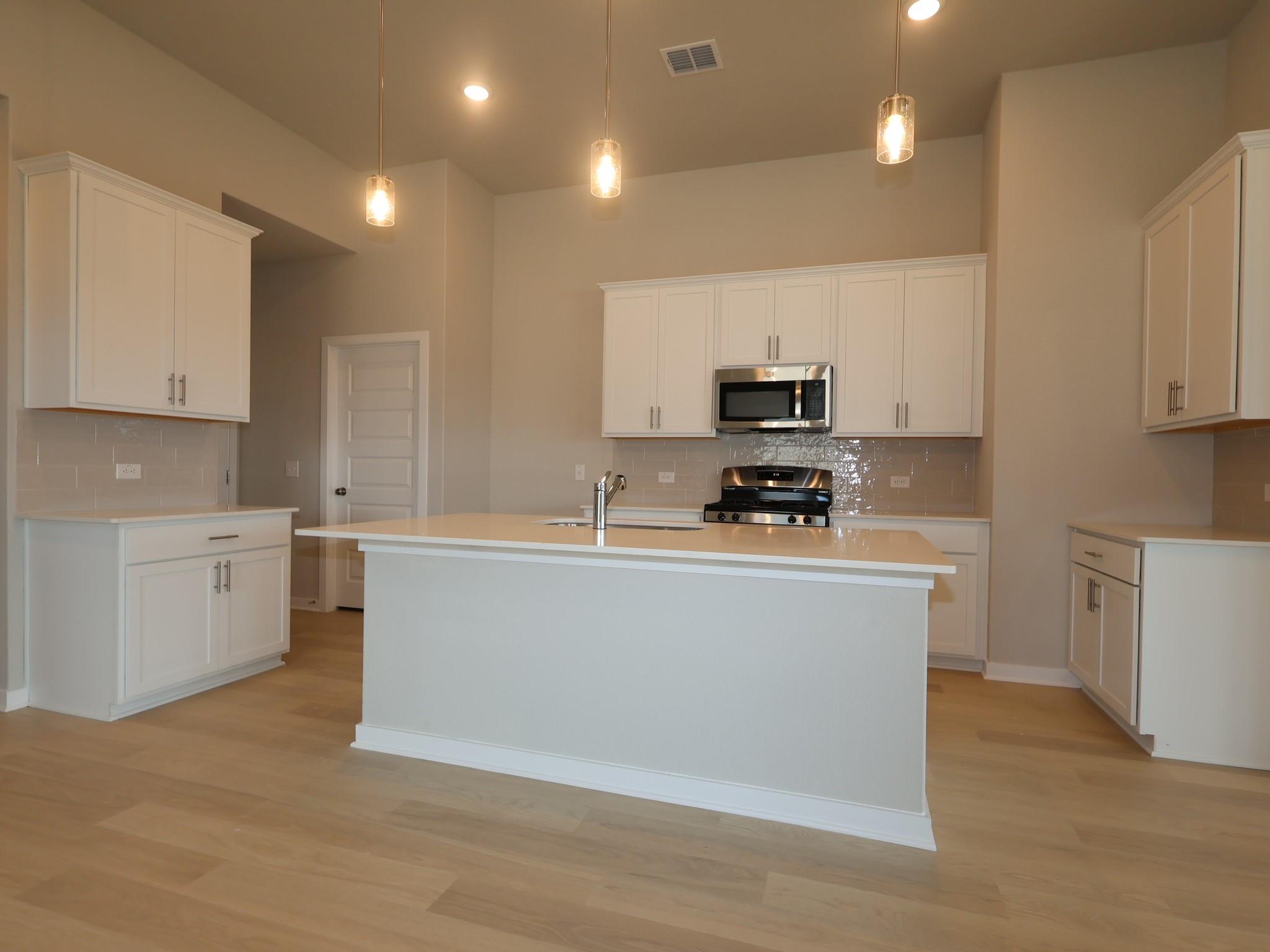 9400 Corvallis DR — photo 3
