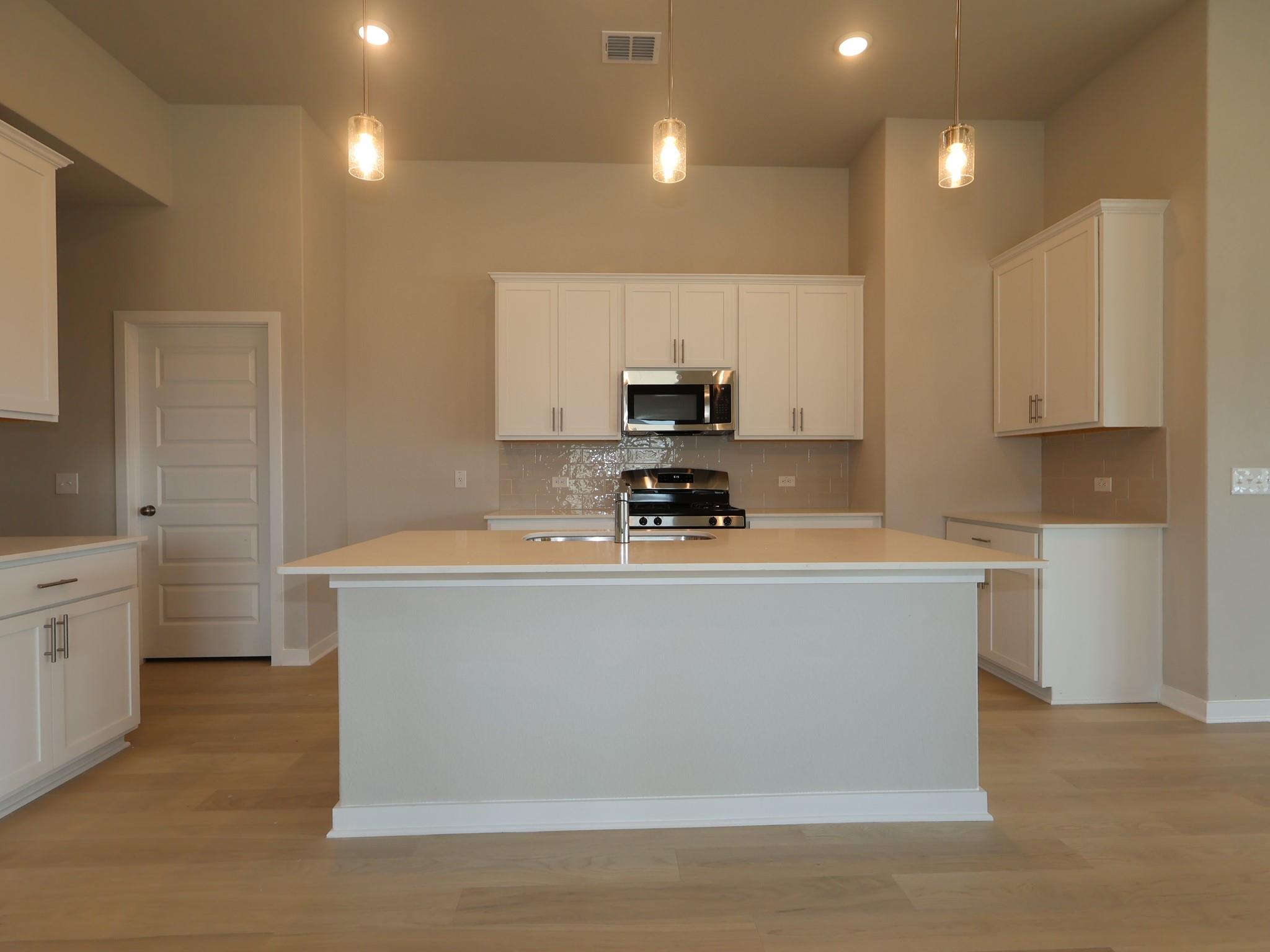 9400 Corvallis DR — photo 4