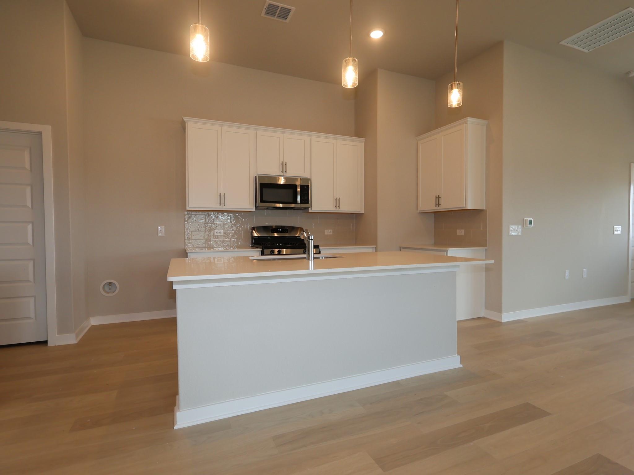 9400 Corvallis DR — photo 5