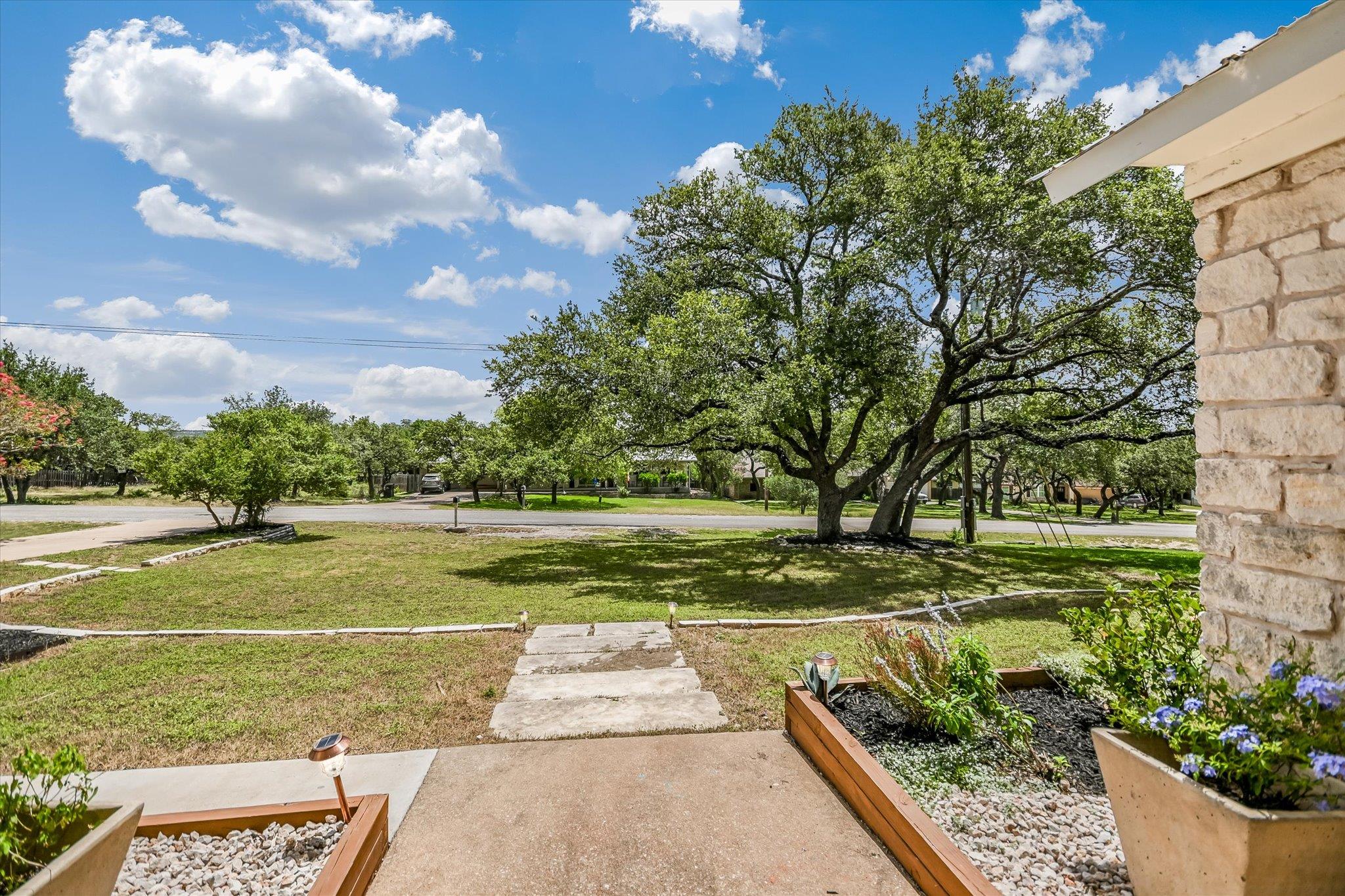 160 Donna DR — photo 4
