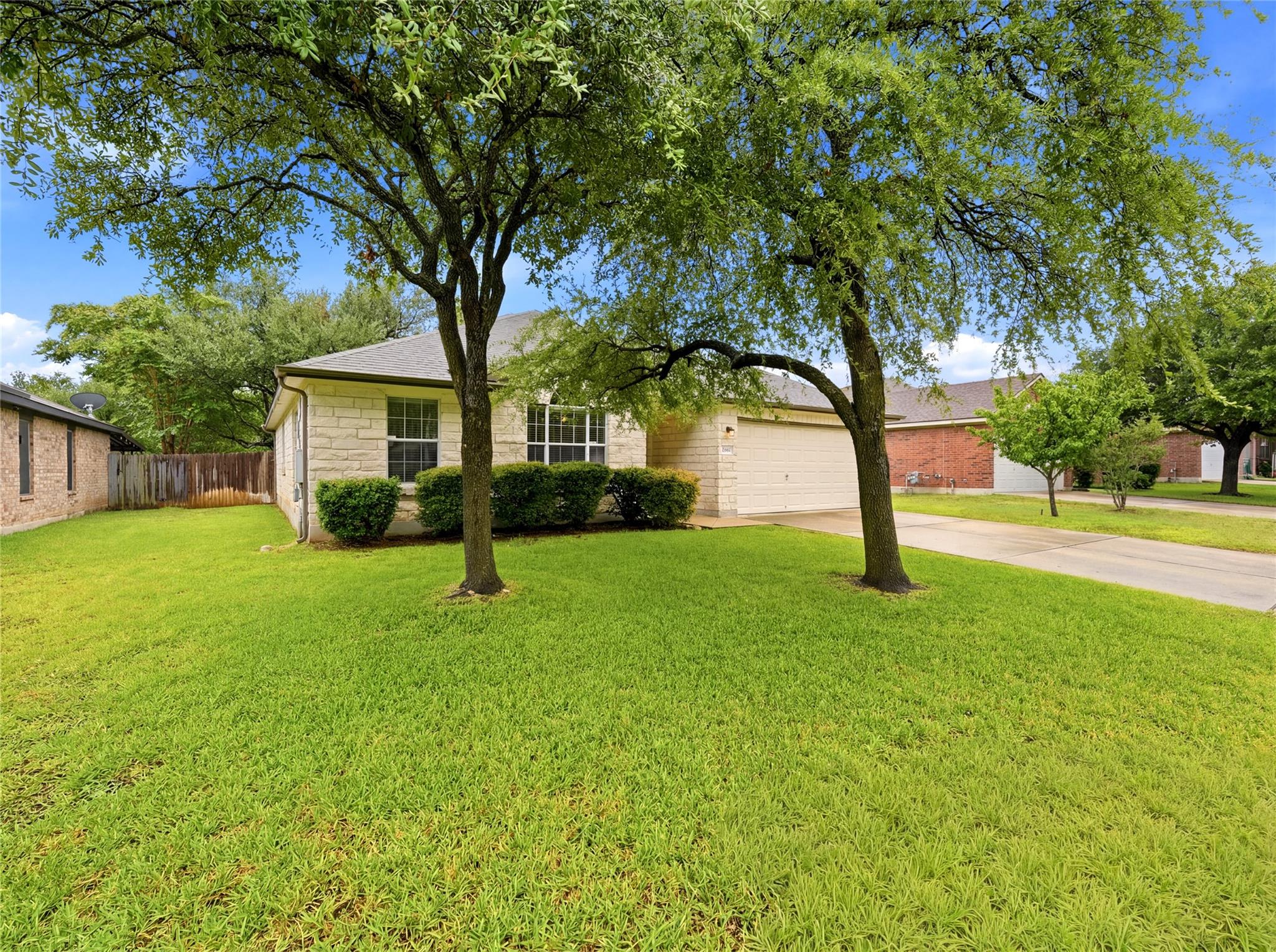 1004 Downridge DR — photo 3