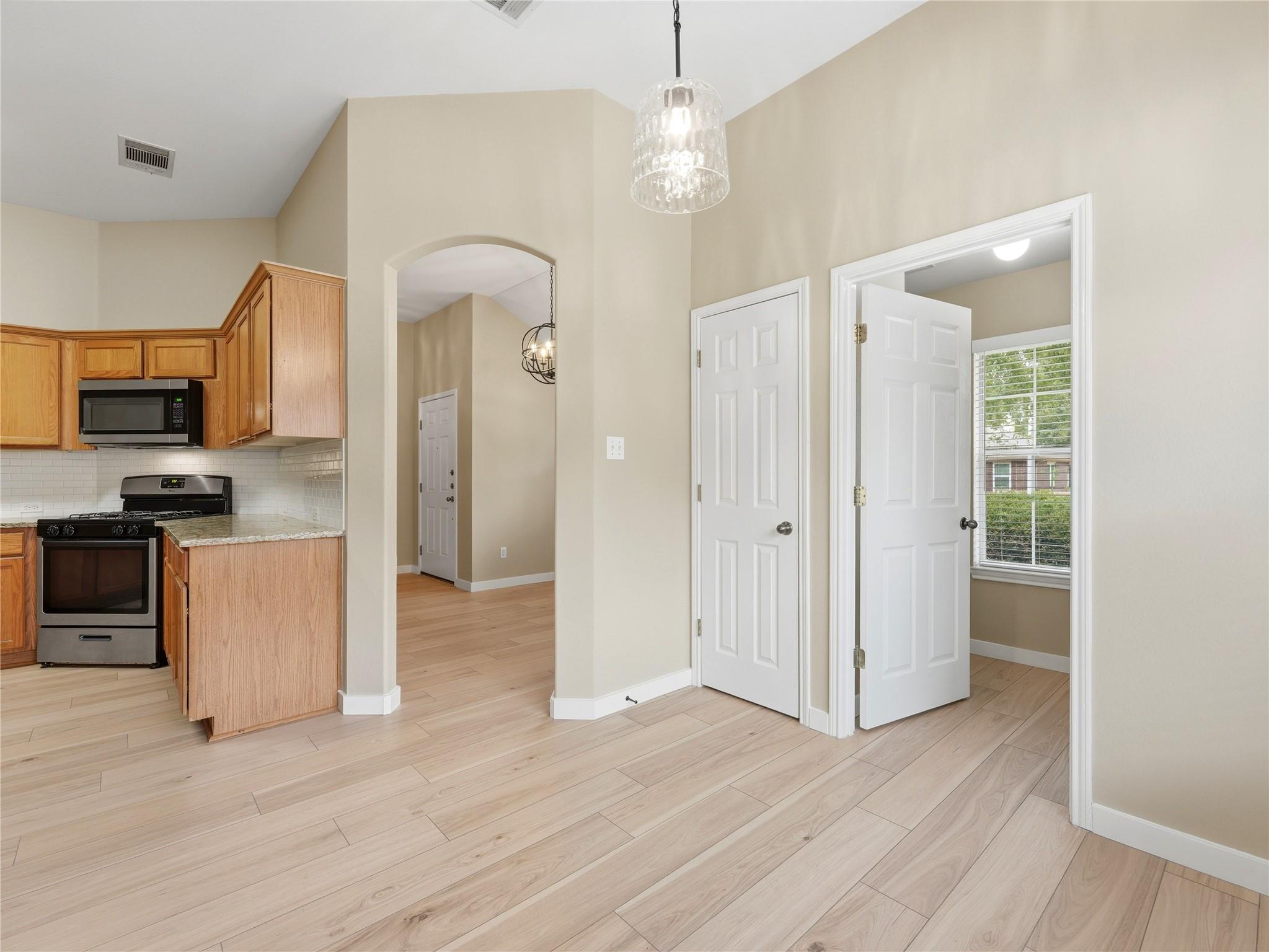 1004 Downridge DR — photo 5