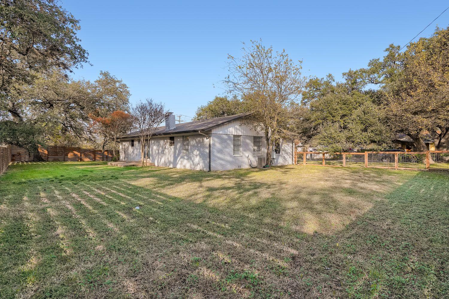 210 College ST — photo 4
