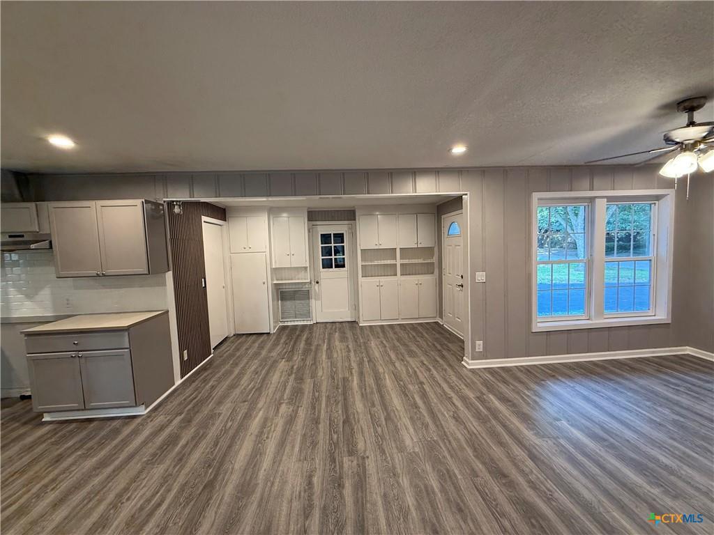 302 Smith ST — photo 3