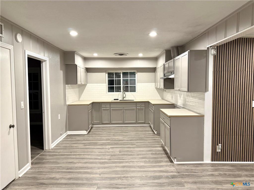 302 Smith ST — photo 4