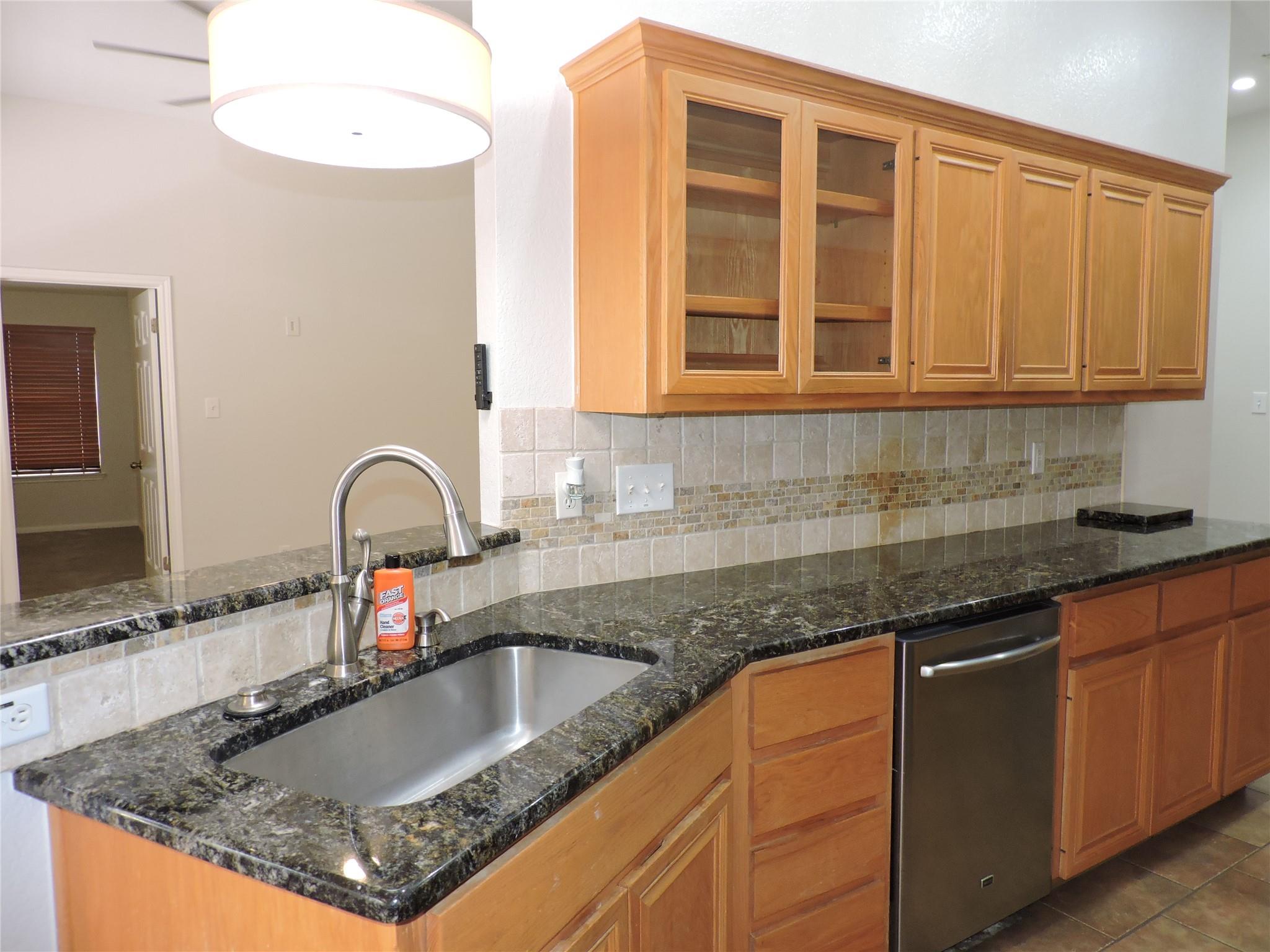 1404 Peachtree Valley DR — photo 4