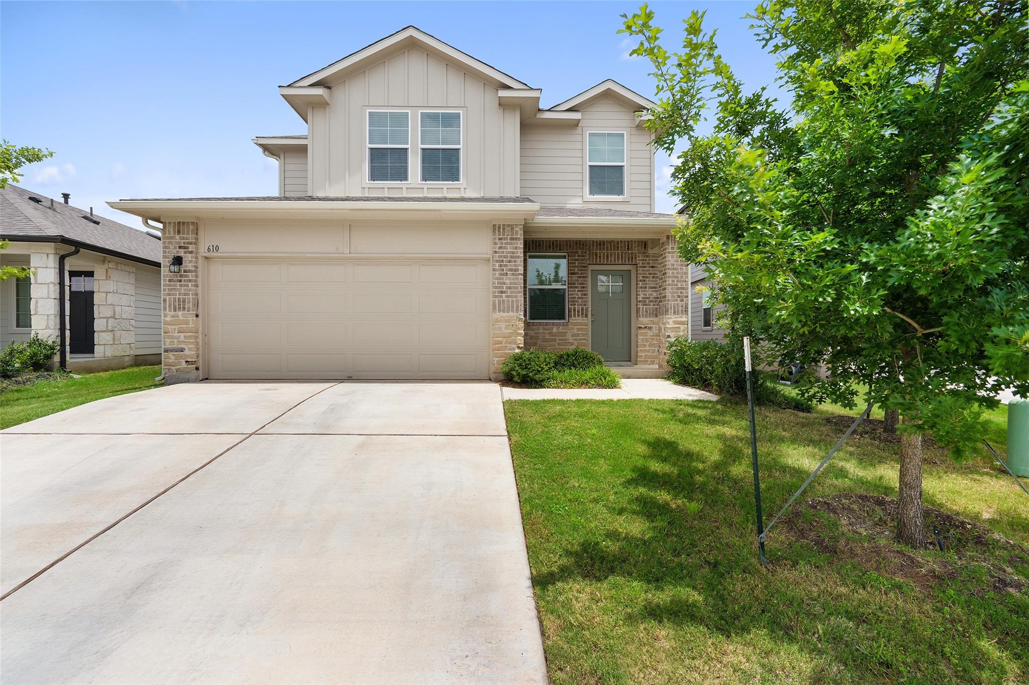 610 Roaring Fork LN