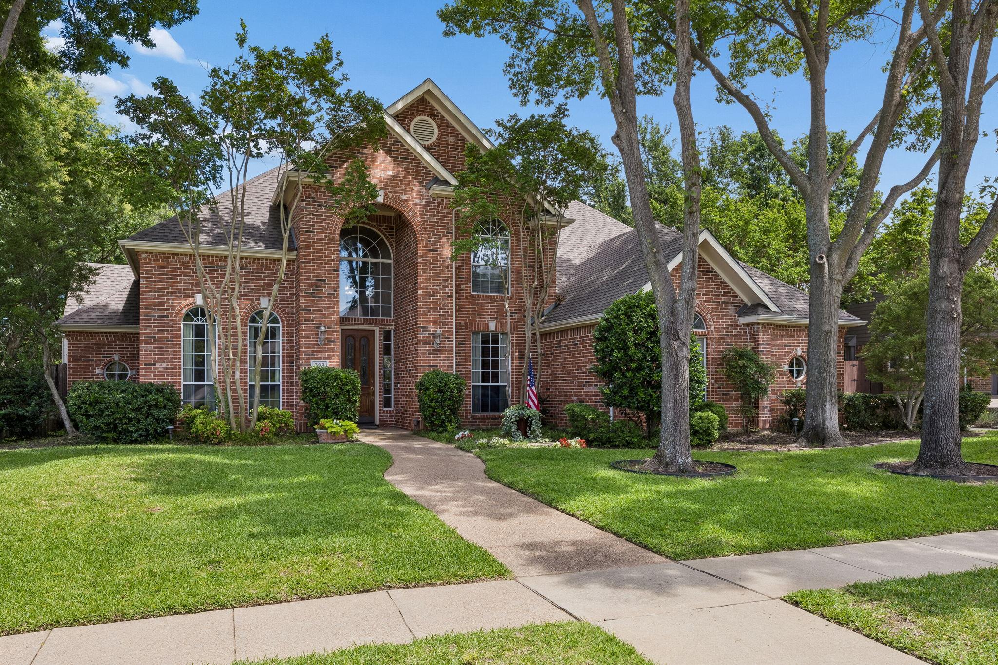 303 Waterford CT — photo 3