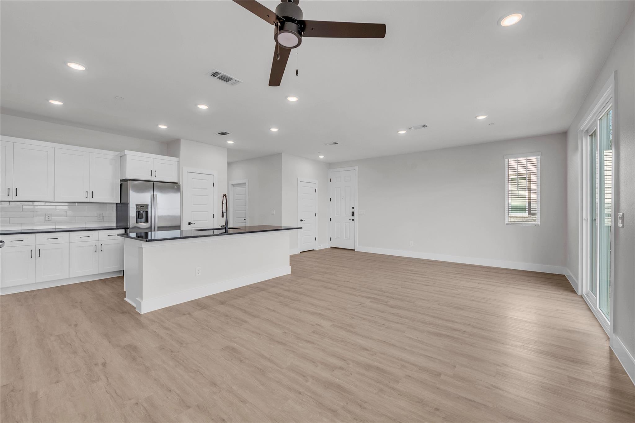 9317 Curious Squirrel ST — photo 3
