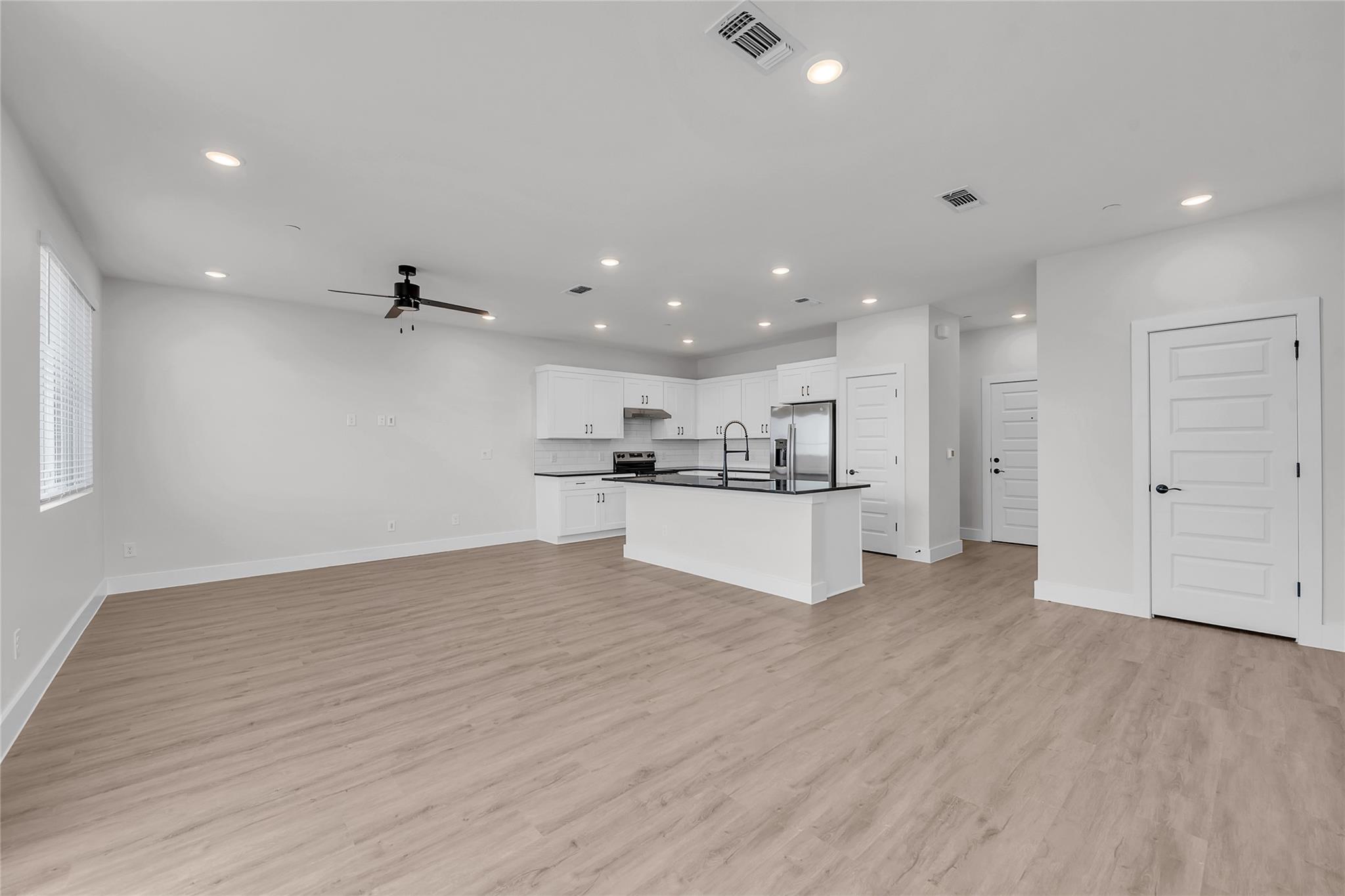 9317 Curious Squirrel ST — photo 4