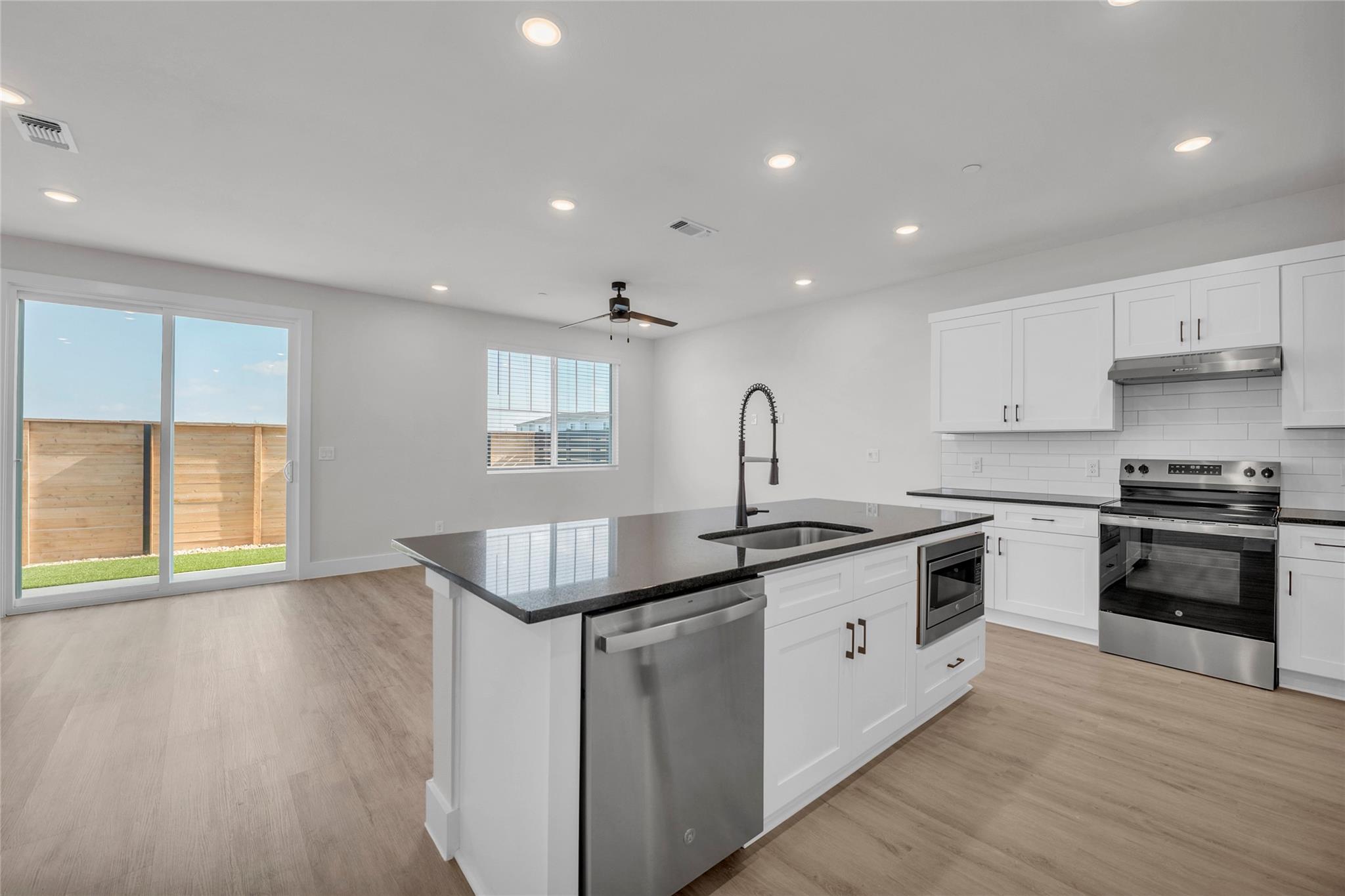 9317 Curious Squirrel ST — photo 5