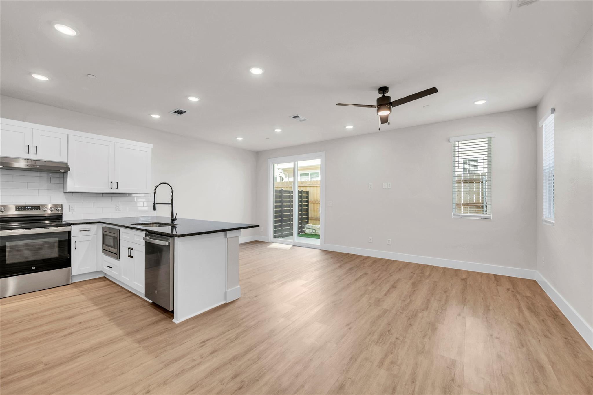 9312 Curious Squirrel ST — photo 3