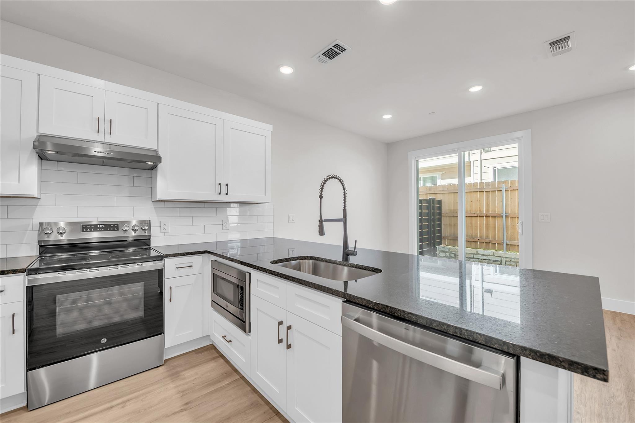 9312 Curious Squirrel ST — photo 5