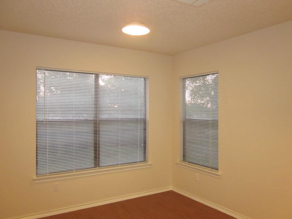 1102 Comfort ST — photo 5