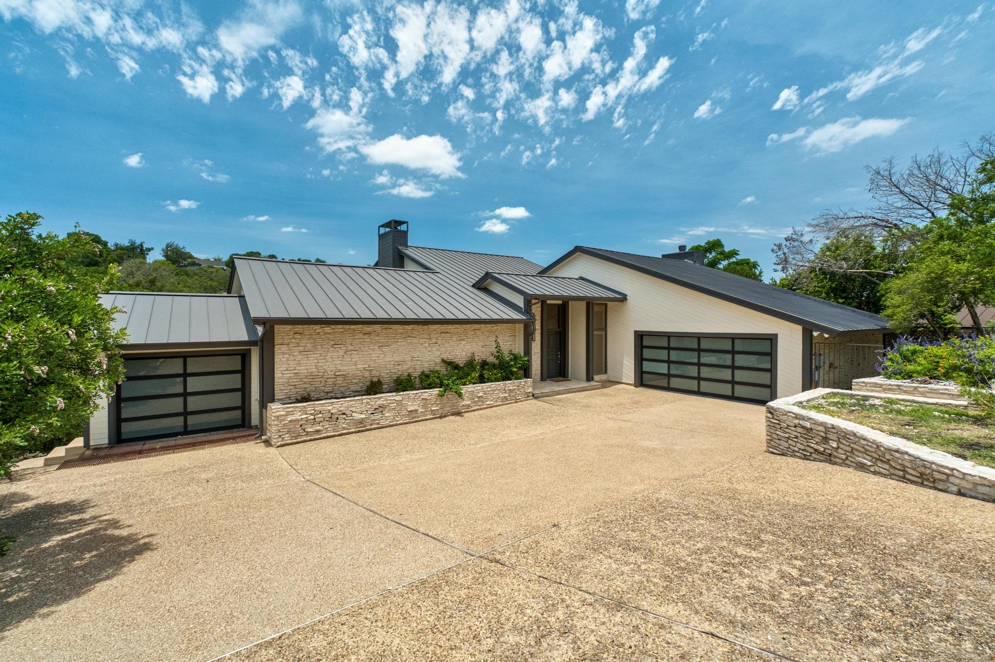 718 Bermuda ST — photo 3