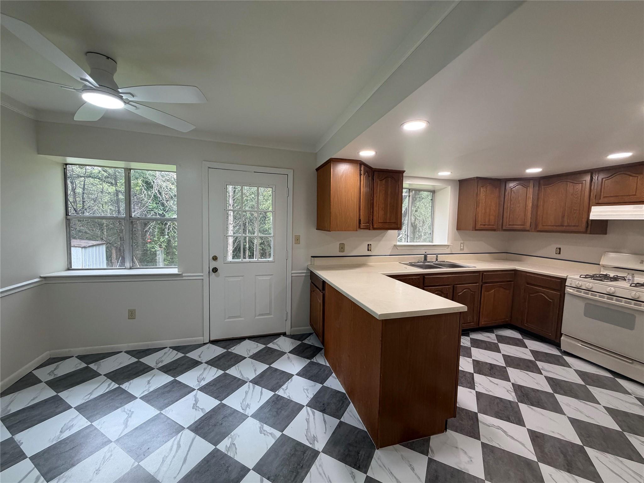 214 The Forest RD — photo 5