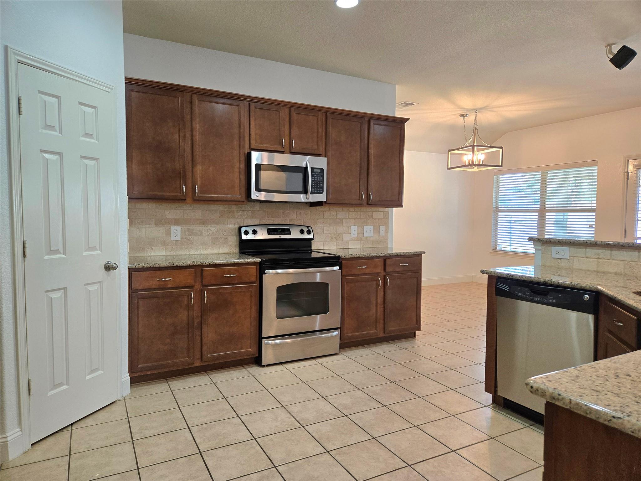 520 Brown Juniper WAY — photo 5