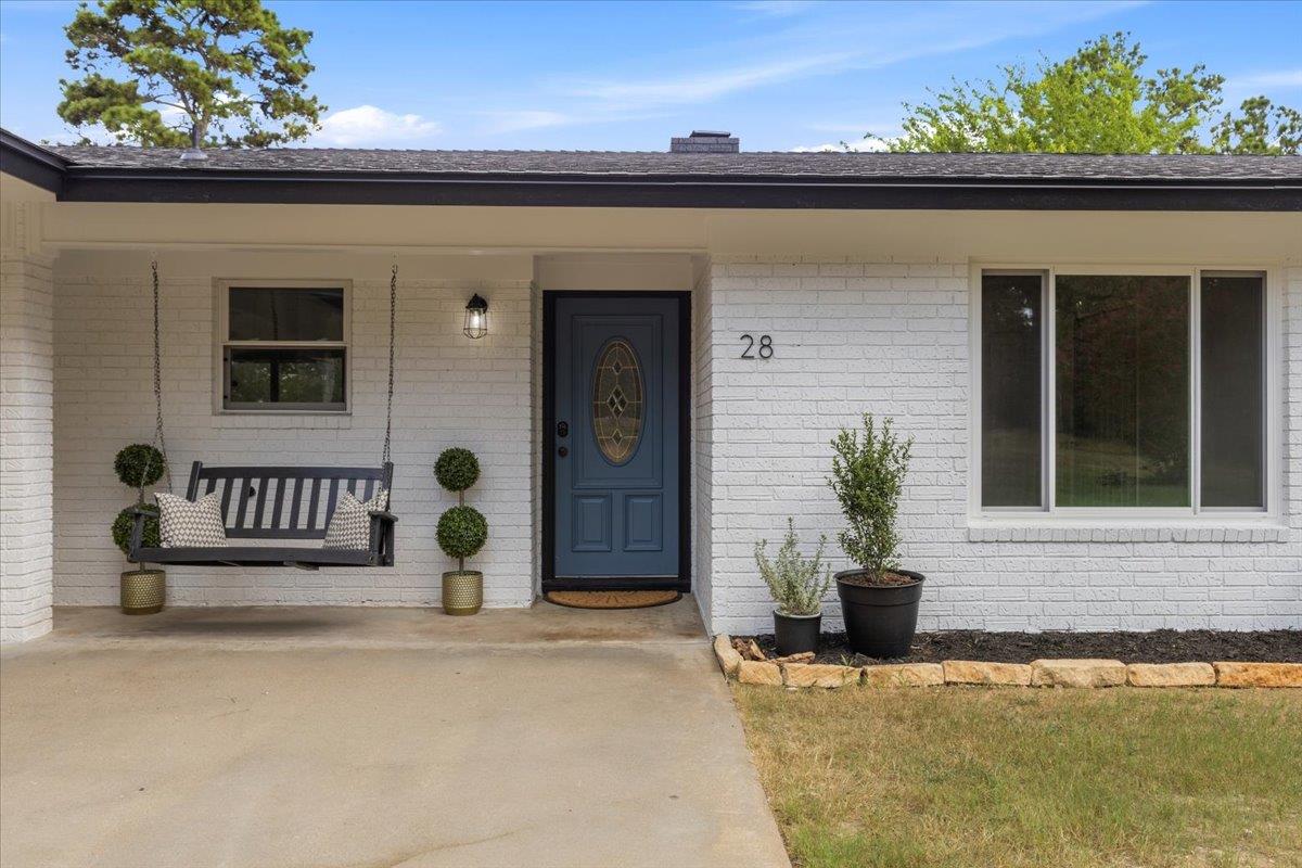 28 Lost Pines Ave — photo 5
