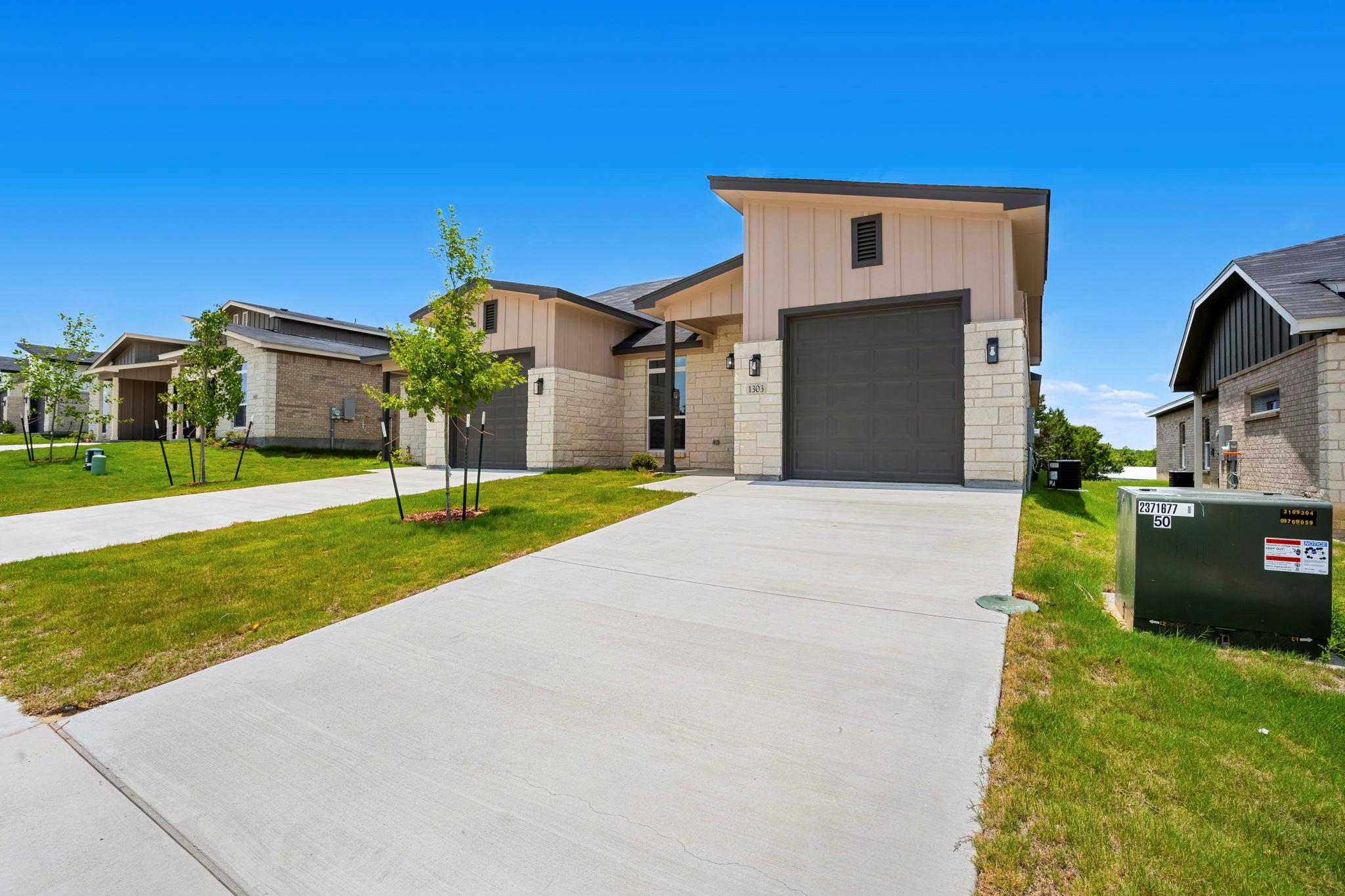 1303 Lone Pine WAY