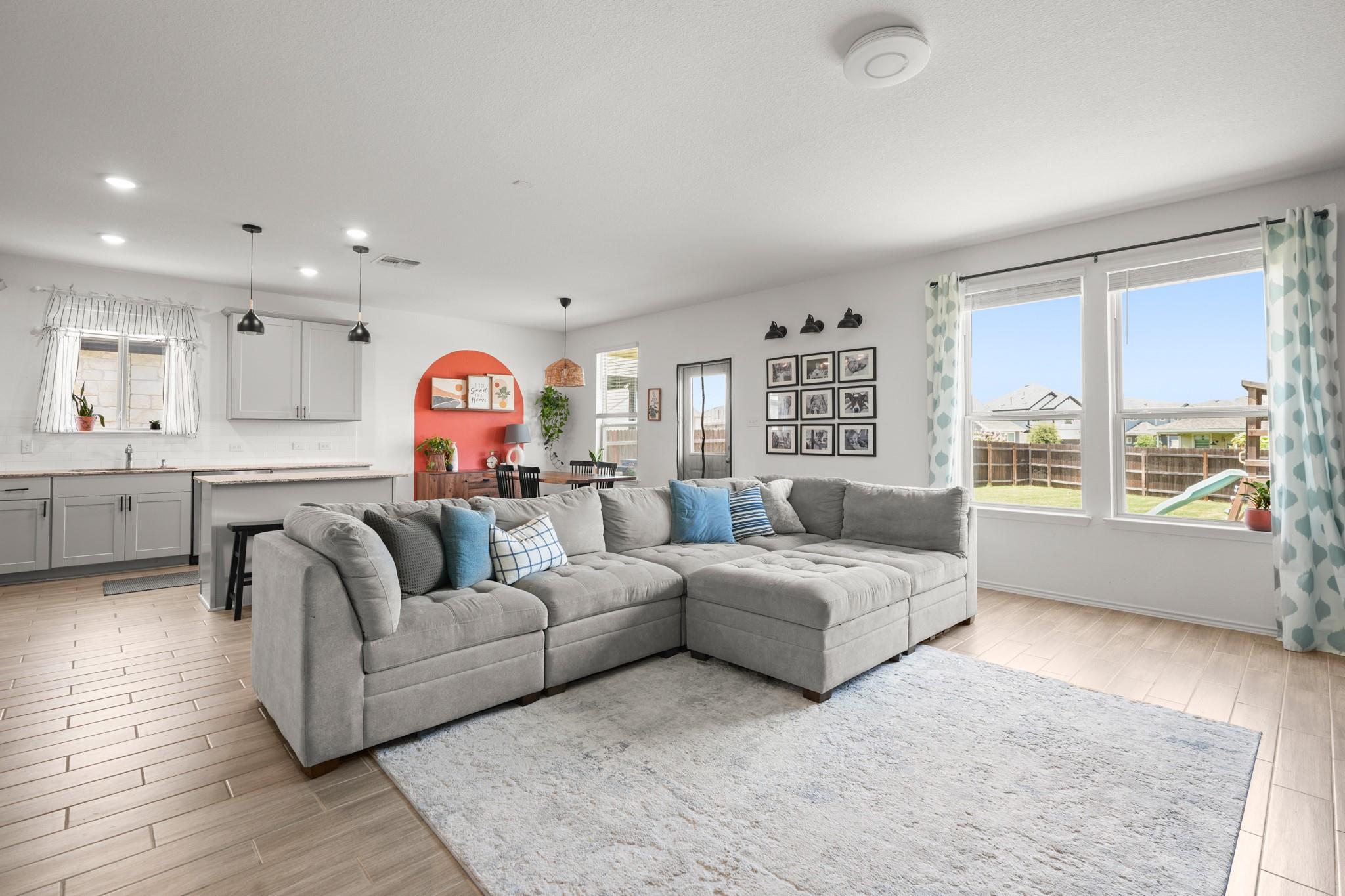 500 Pickrell LOOP — photo 4