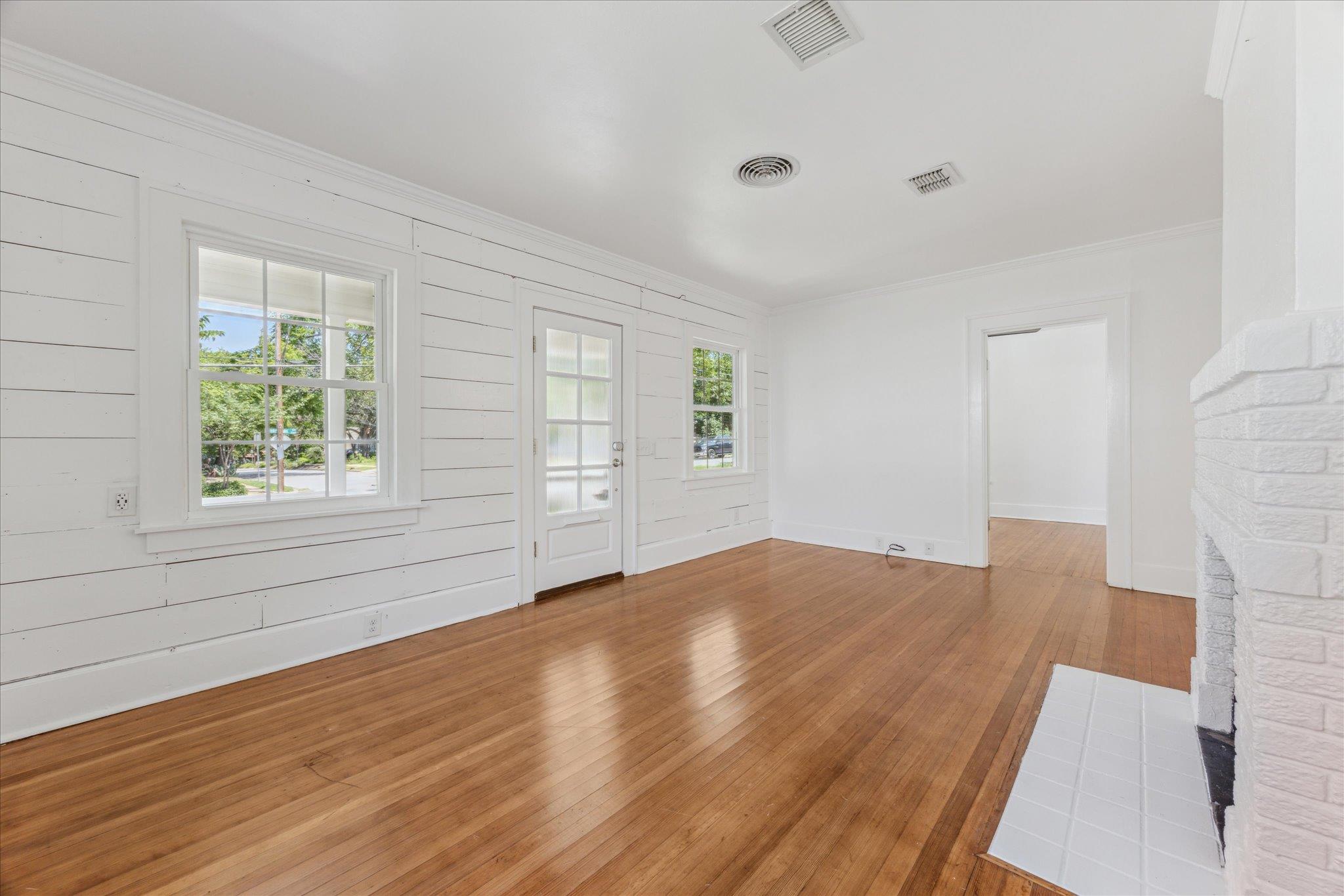 3300 Harris Park Ave — photo 3