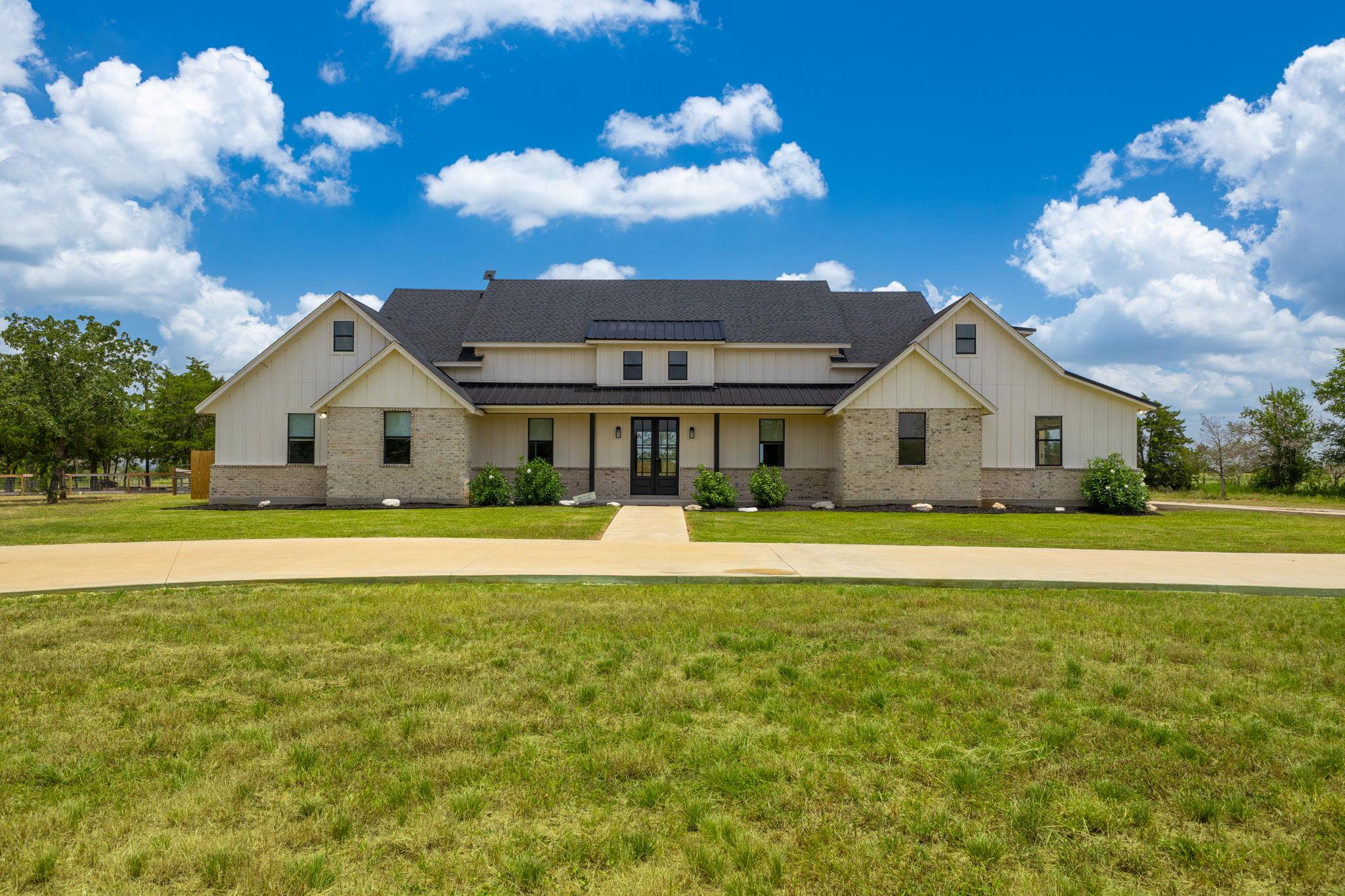 1215 Private Road 7039
