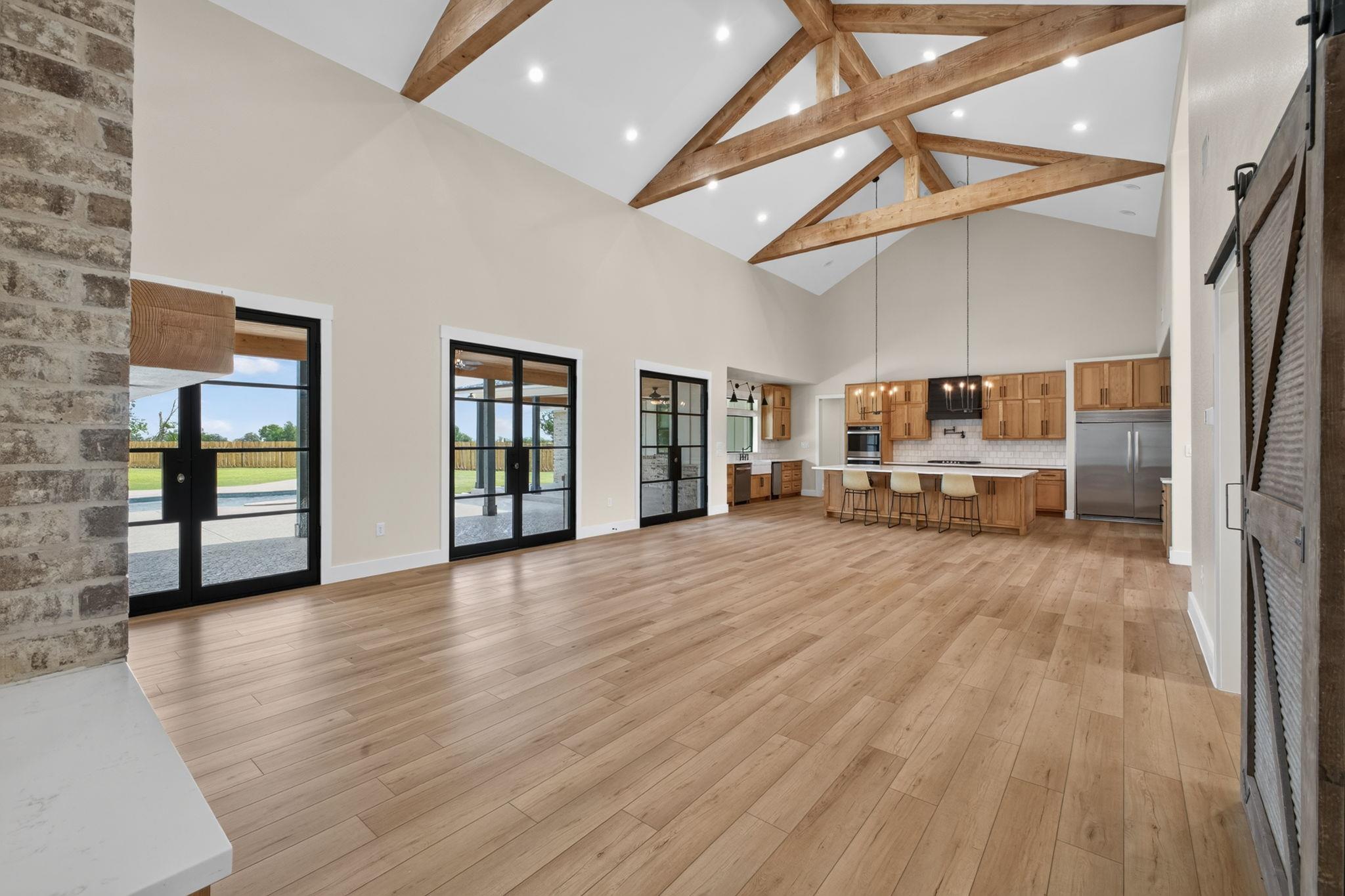 1215 Private Road 7039 — photo 3