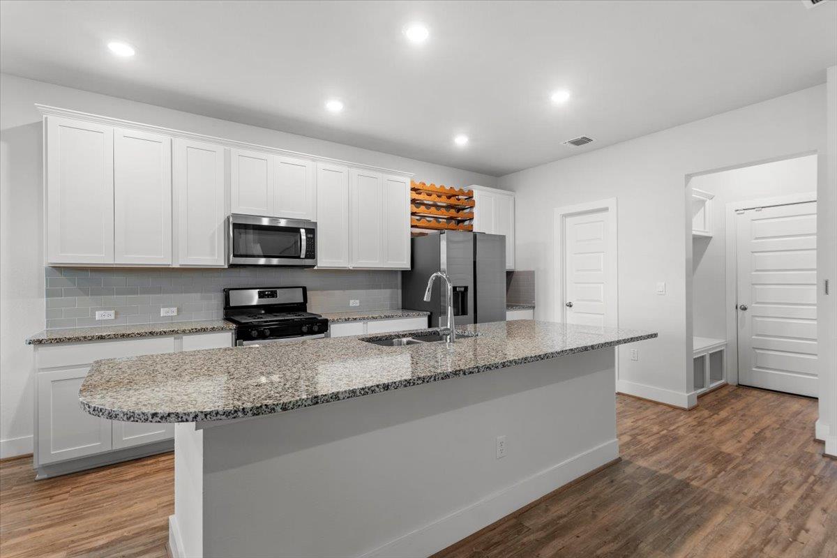 7106 Silver Star LN — photo 3